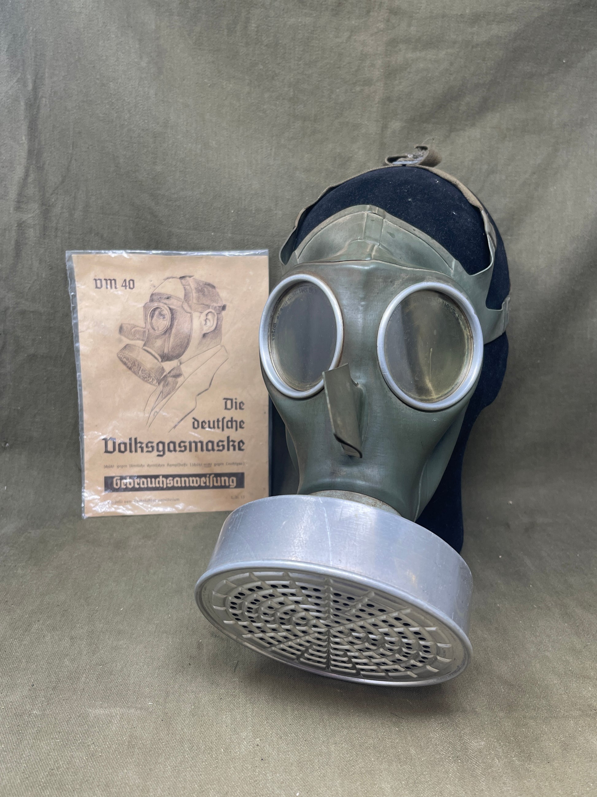 1939-45 WW2 German Civilian Homefront Gas Mask Complet