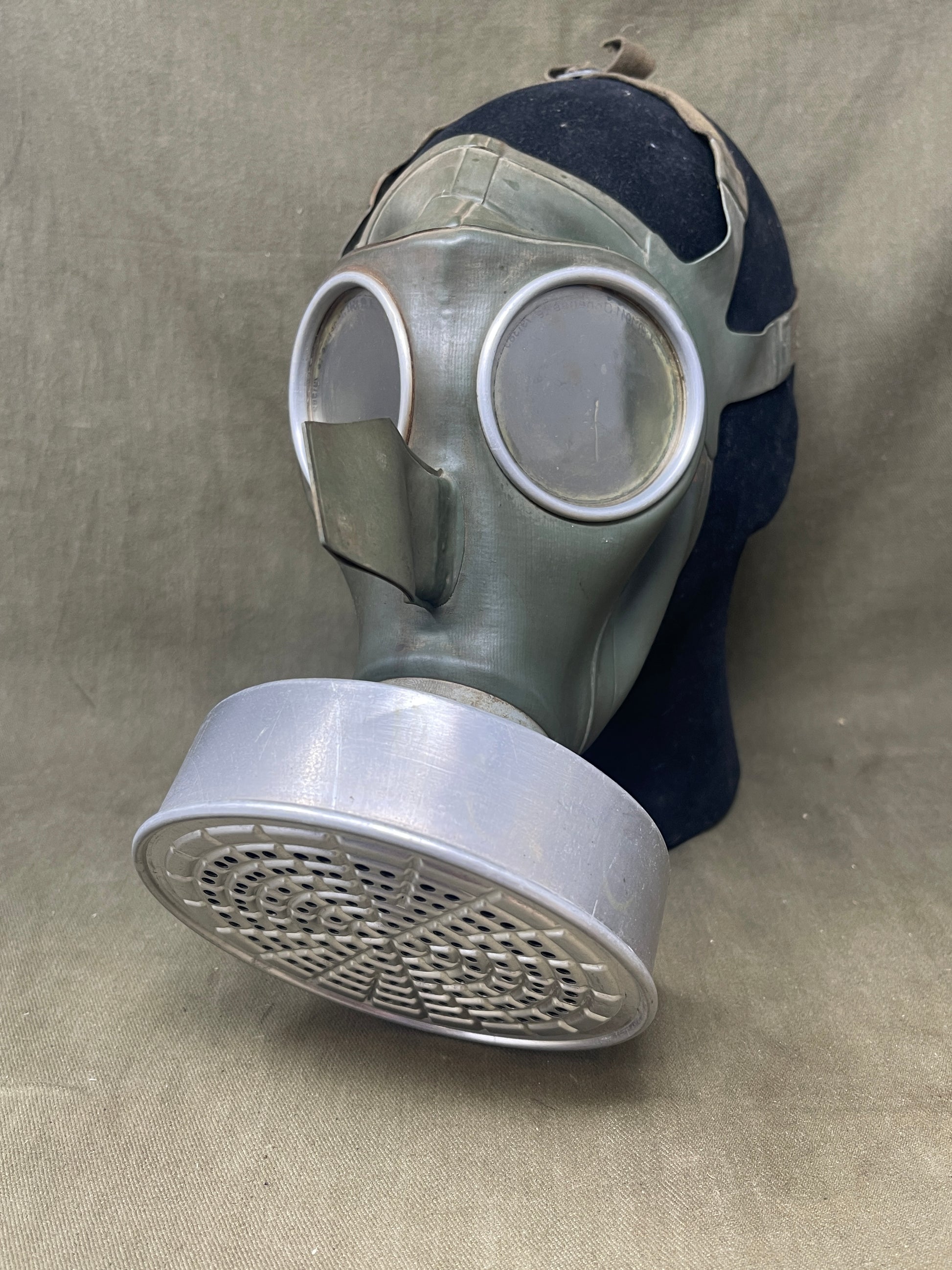 1939-45 WW2 German Civilian Homefront Gas Mask Complet