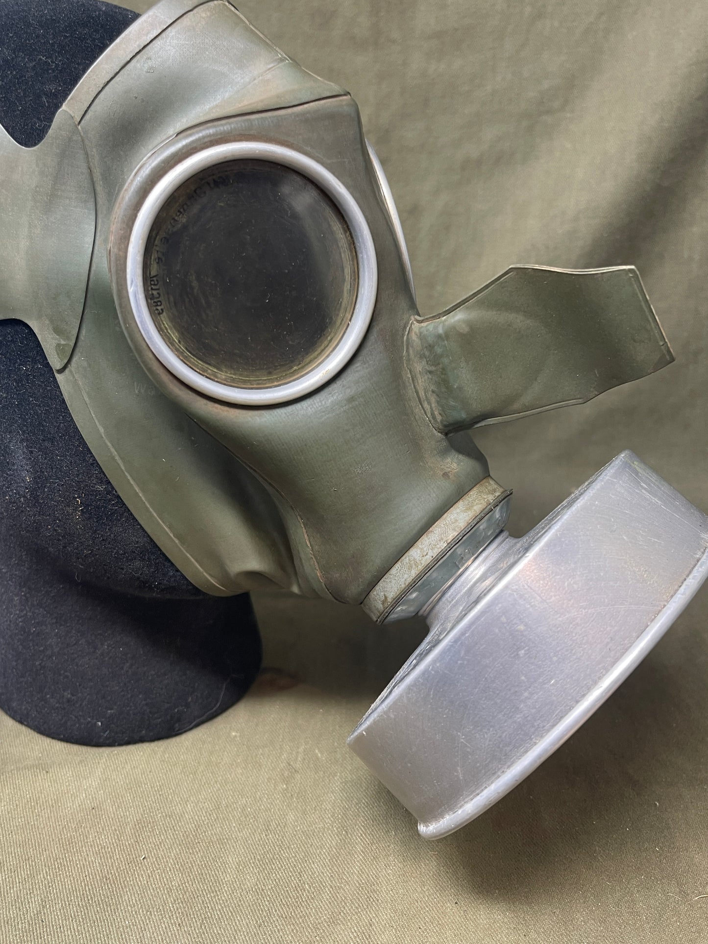 1939-45 WW2 German Civilian Homefront Gas Mask Complet