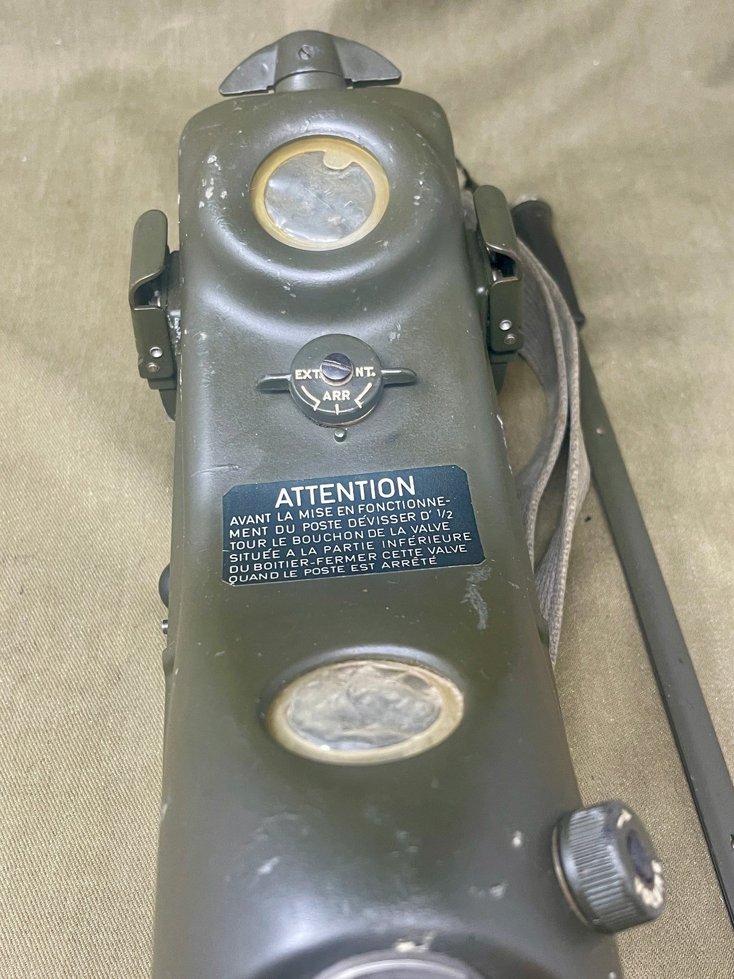 French TR-PP-8 Military Handie-Talkie Radio – AN/PRC-6 Type – Cold War Era