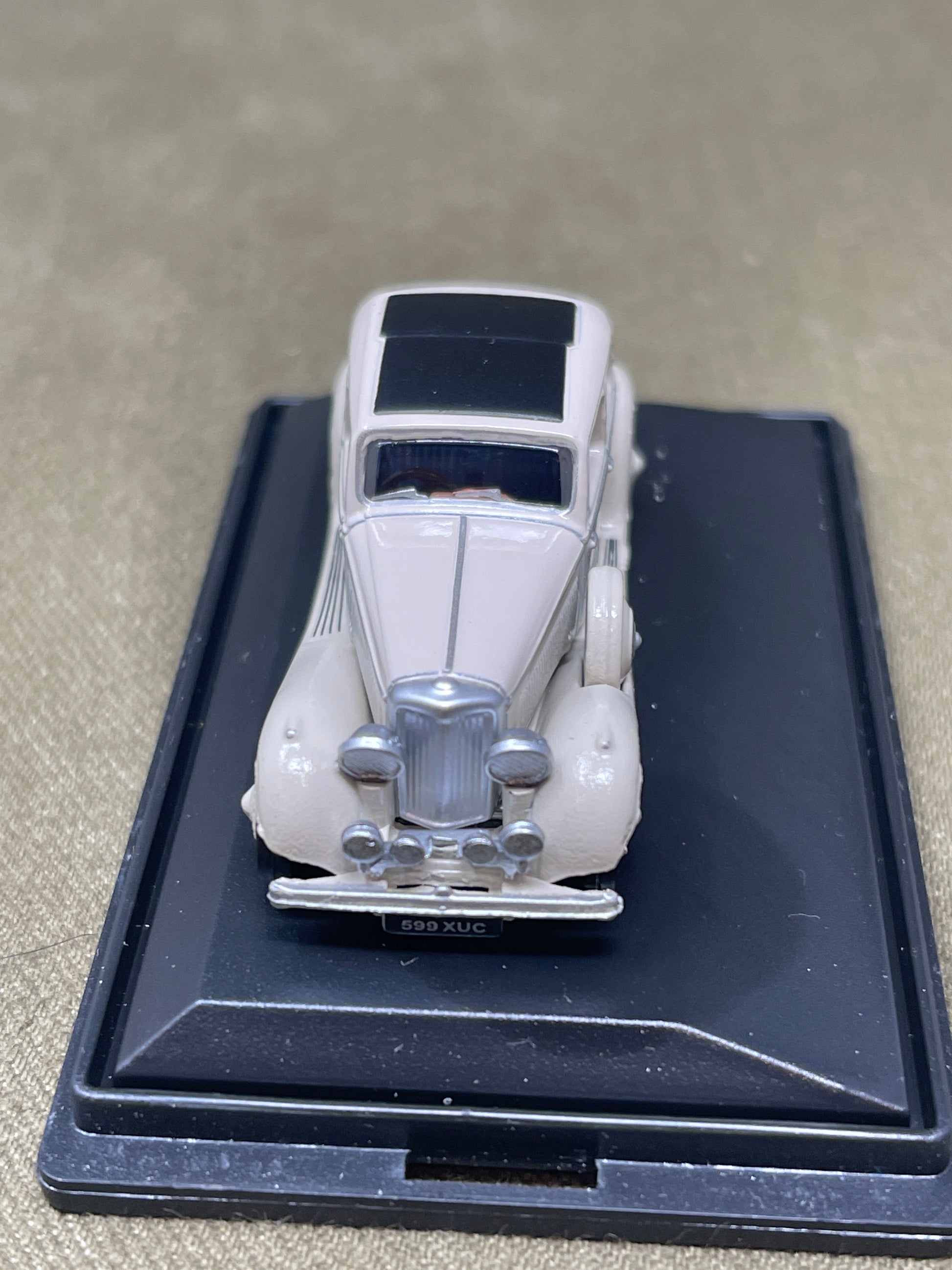 Oxford Diecast Cream Jaguar SS 2.5 Saloon - 1:76 Scale