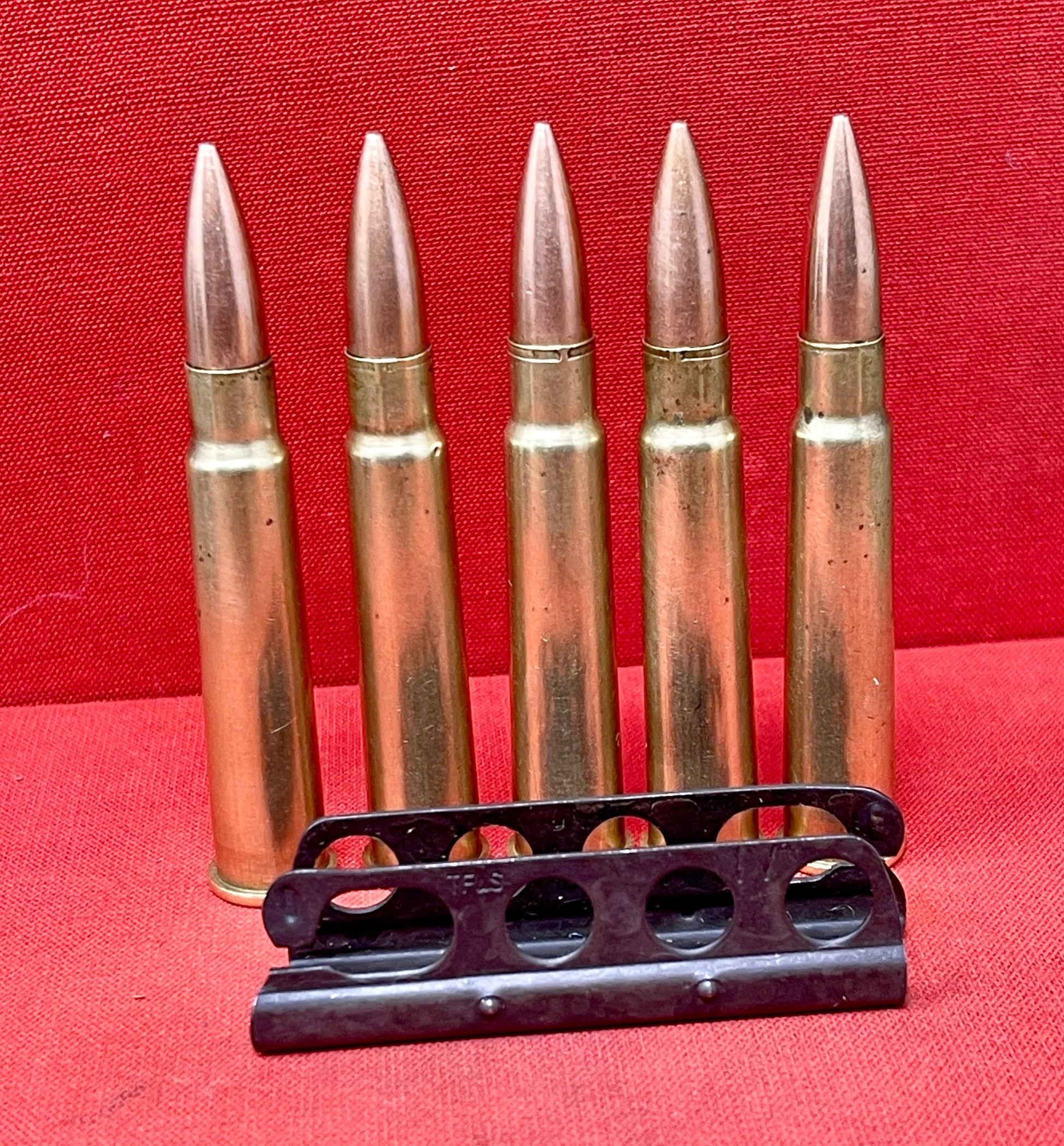 5 x Inert – WW2 303 Lee Enfield Rounds with Charger, Dated 1945  Royal Laboratory Woolwich