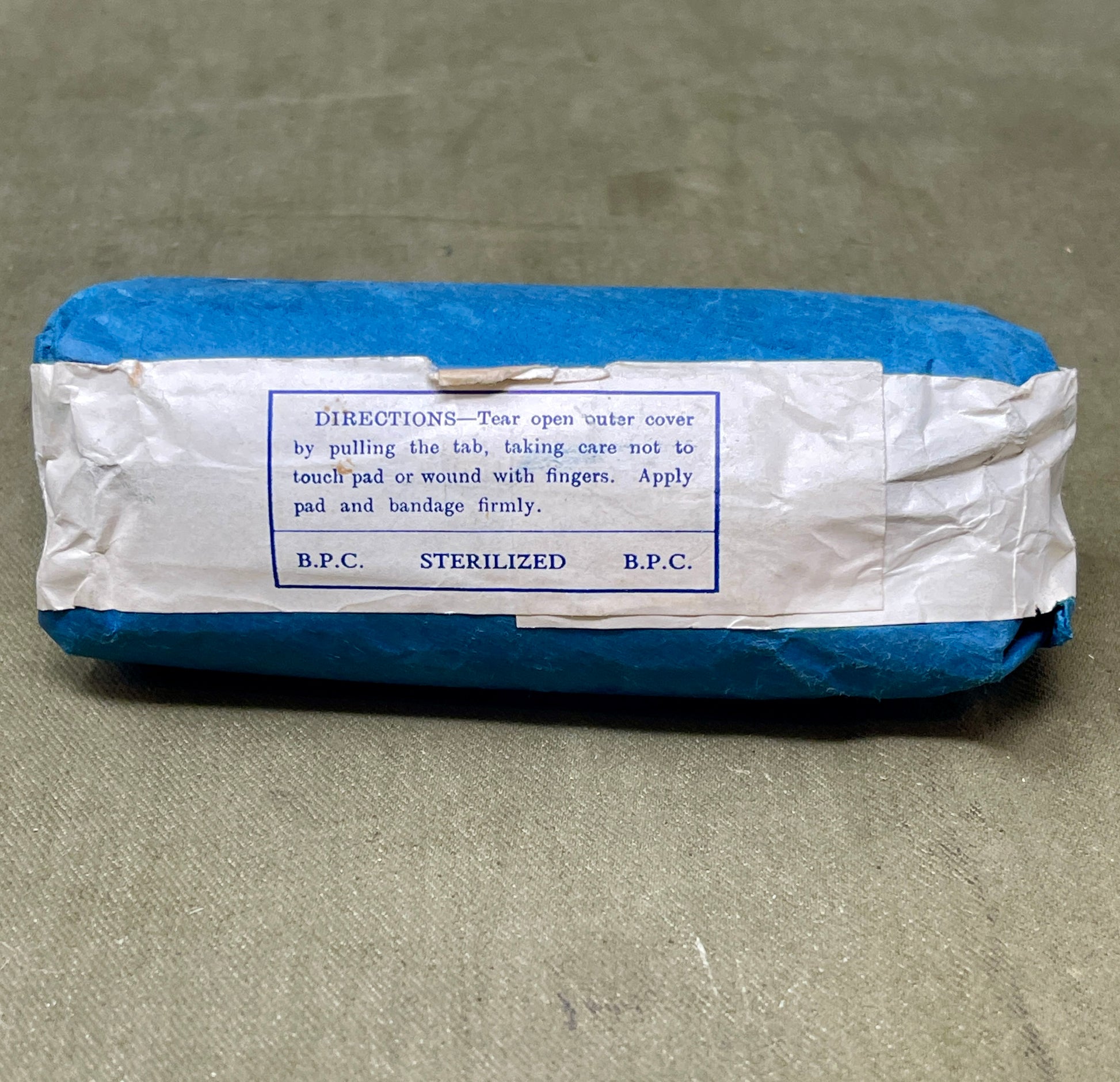 This Large First Aid Dressing, manufactured by T.J. Smith & Nephew Ltd in Hull, England, is a vintage medical supply that highlights the craftsmanship and practical design of mid-20th-century healthcare essentials. Known for its reliability and quality, Smith & Nephew was a renowned manufacturer of medical and surgical products, and this dressing reflects their commitment to excellence.

The dressing is designed for emergency use, providing a sterile and absorbent solution for treating wounds, cuts, or inju