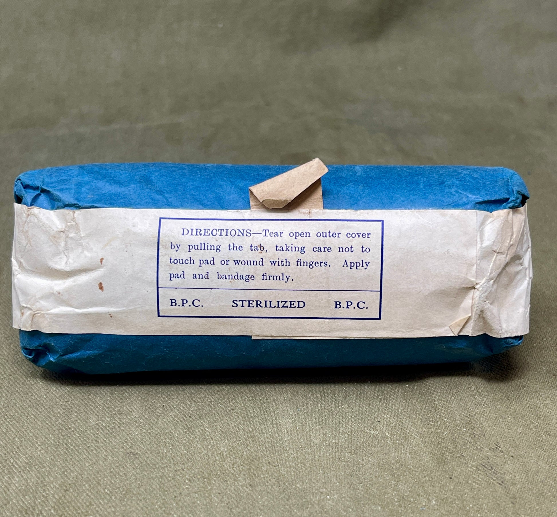 This Large First Aid Dressing, manufactured by T.J. Smith & Nephew Ltd in Hull, England, is a vintage medical supply that highlights the craftsmanship and practical design of mid-20th-century healthcare essentials. Known for its reliability and quality, Smith & Nephew was a renowned manufacturer of medical and surgical products, and this dressing reflects their commitment to excellence.

The dressing is designed for emergency use, providing a sterile and absorbent solution for treating wounds, cuts, or inju