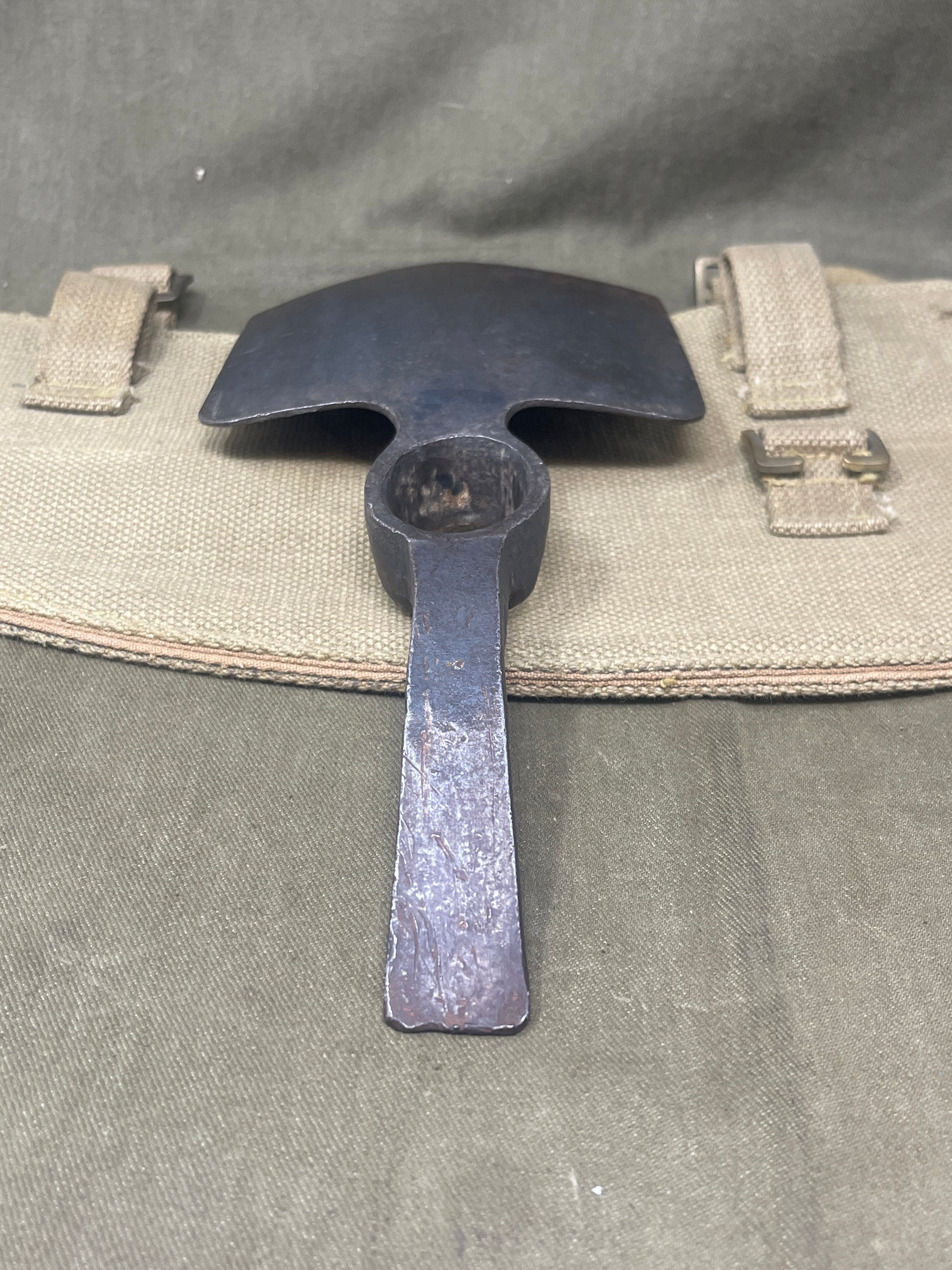 Original Complete 1937 Pattern Entrenching Tool  & Carrier 1944 Dated