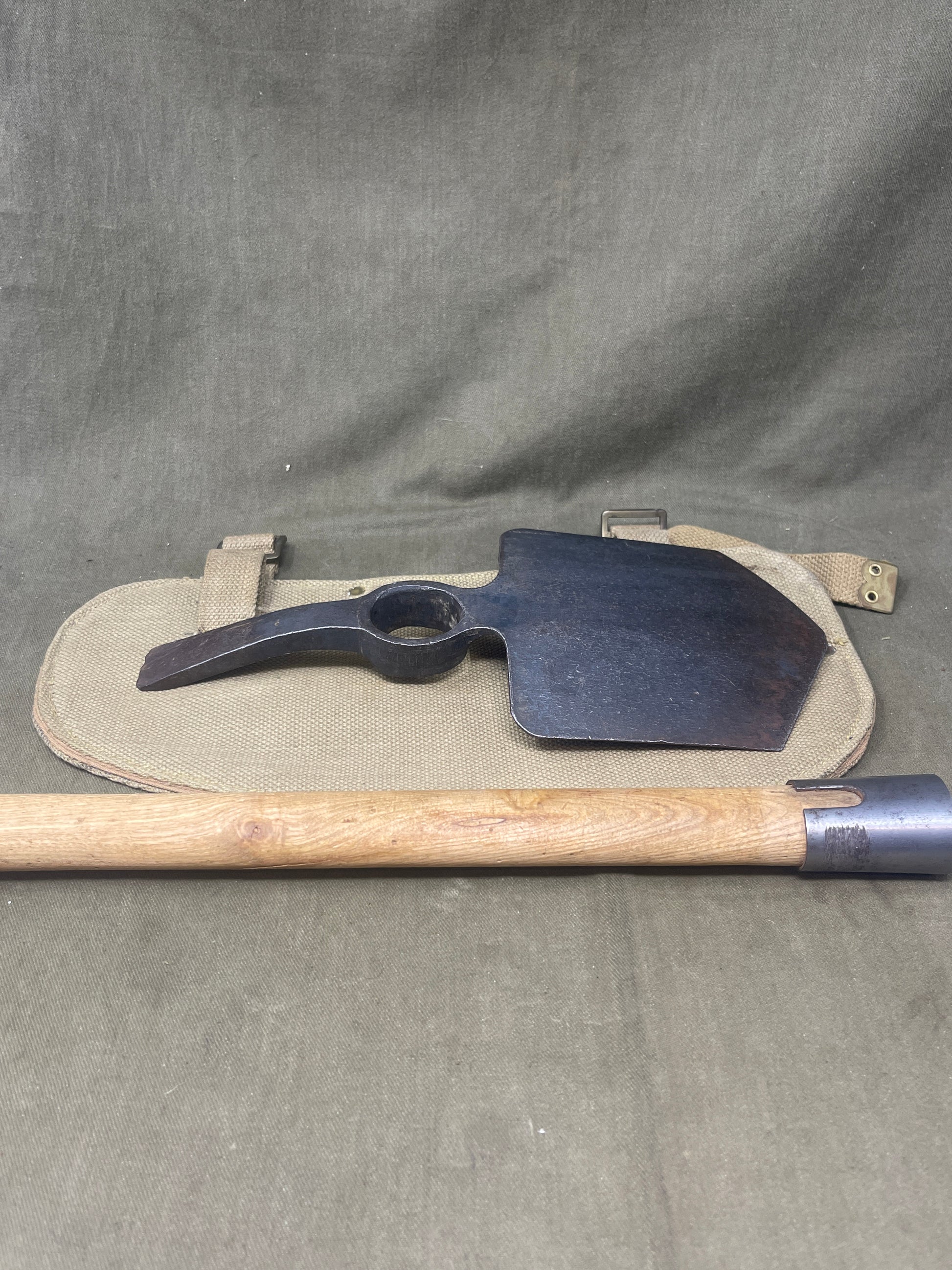 Original Complete 1937 Pattern Entrenching Tool  & Carrier 1944 Dated