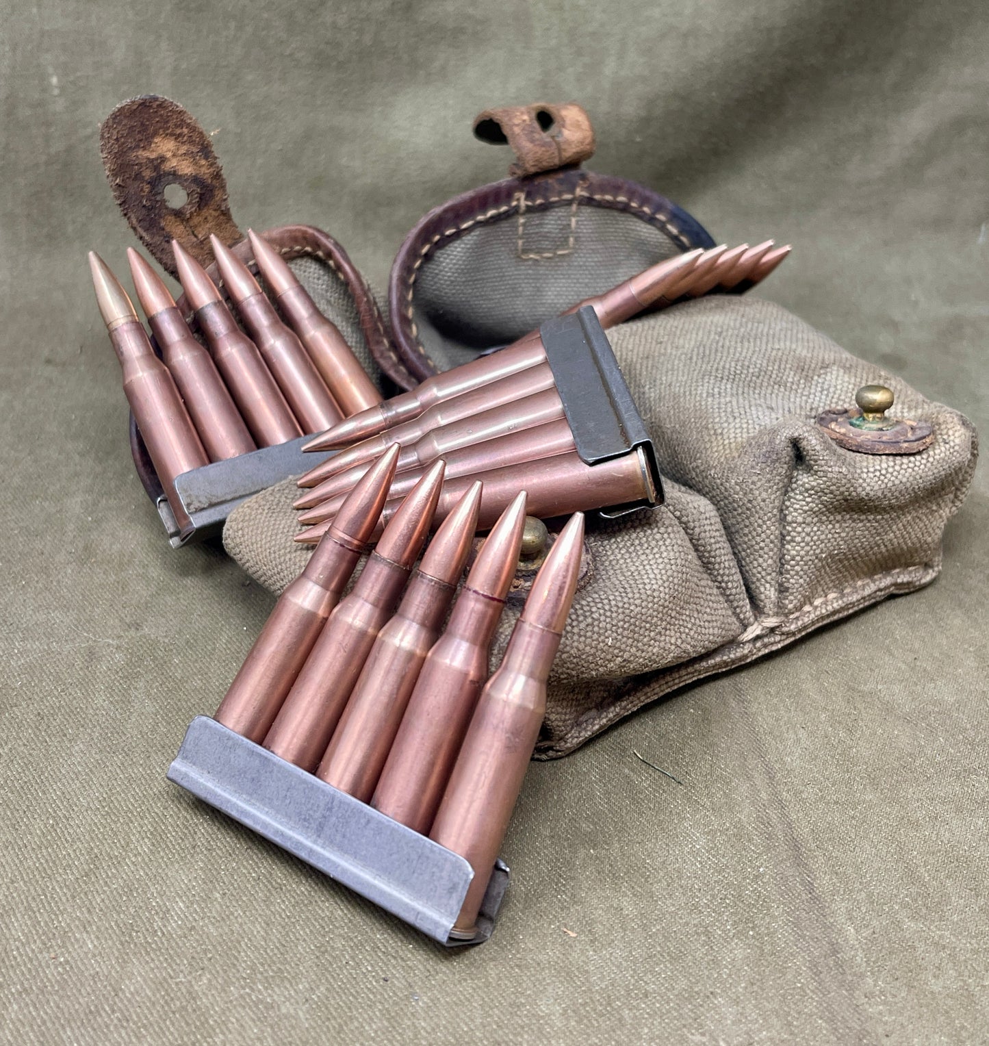 Early Pattern Russian Mosin Nagant Twin Leather Ammo Pouch & 4 x Clips 7.62x54 INERT Rounds