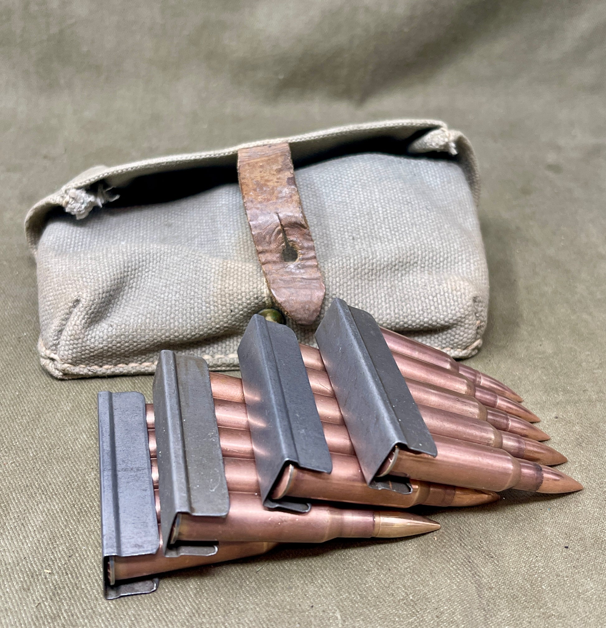 Russian Mosin Nagant Single Pouch double Pocket & 4 x Clips 7.62x54 INERT Rounds (Copy)