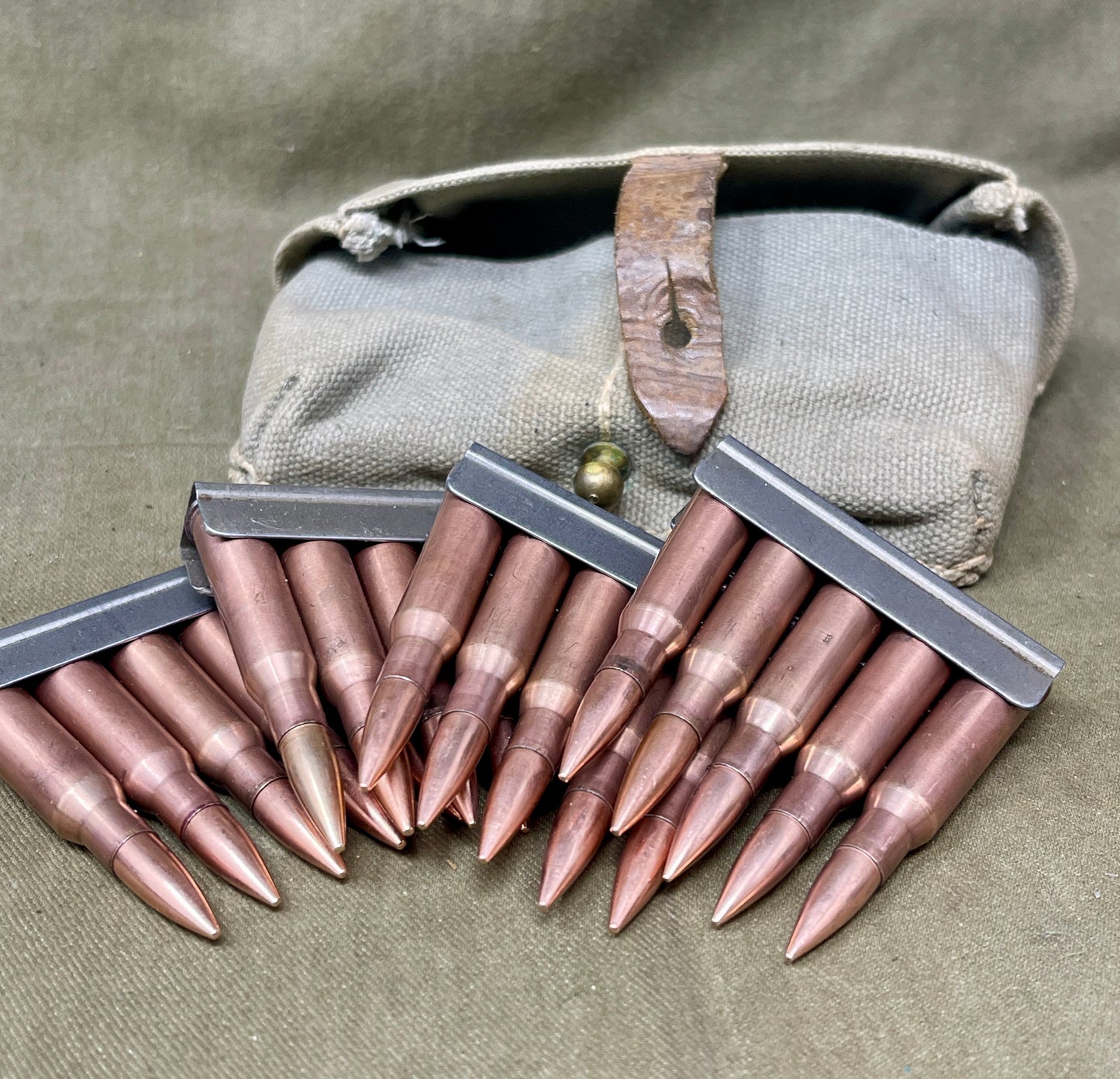 Russian Mosin Nagant Single Pouch double Pocket & 4 x Clips 7.62x54 INERT Rounds (Copy)