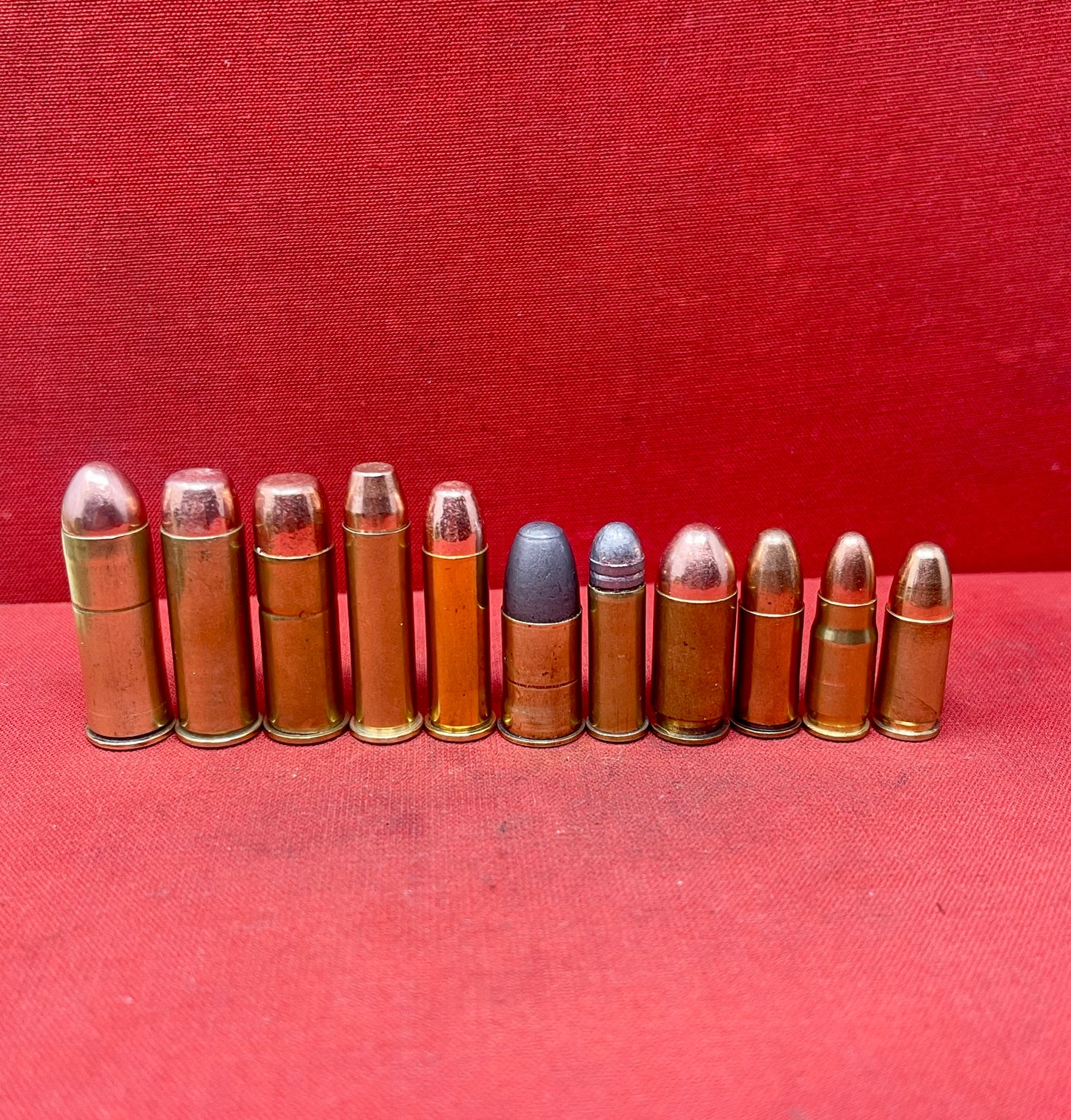 Collection Pistol Rounds.45 Long Colt, 44 Magnum, 44 Special 357 Magnum, 38 Special,.455, .32,, 45ACP, 38 S&W, 7.65 Luger, 9mm