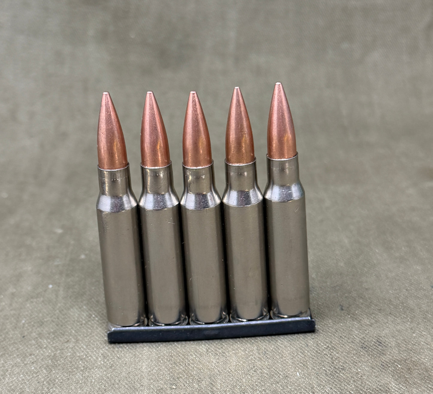 5 × Inert Chrome .308 / 7.62 NATO Cartridges on Stripper Clip – Display Set
