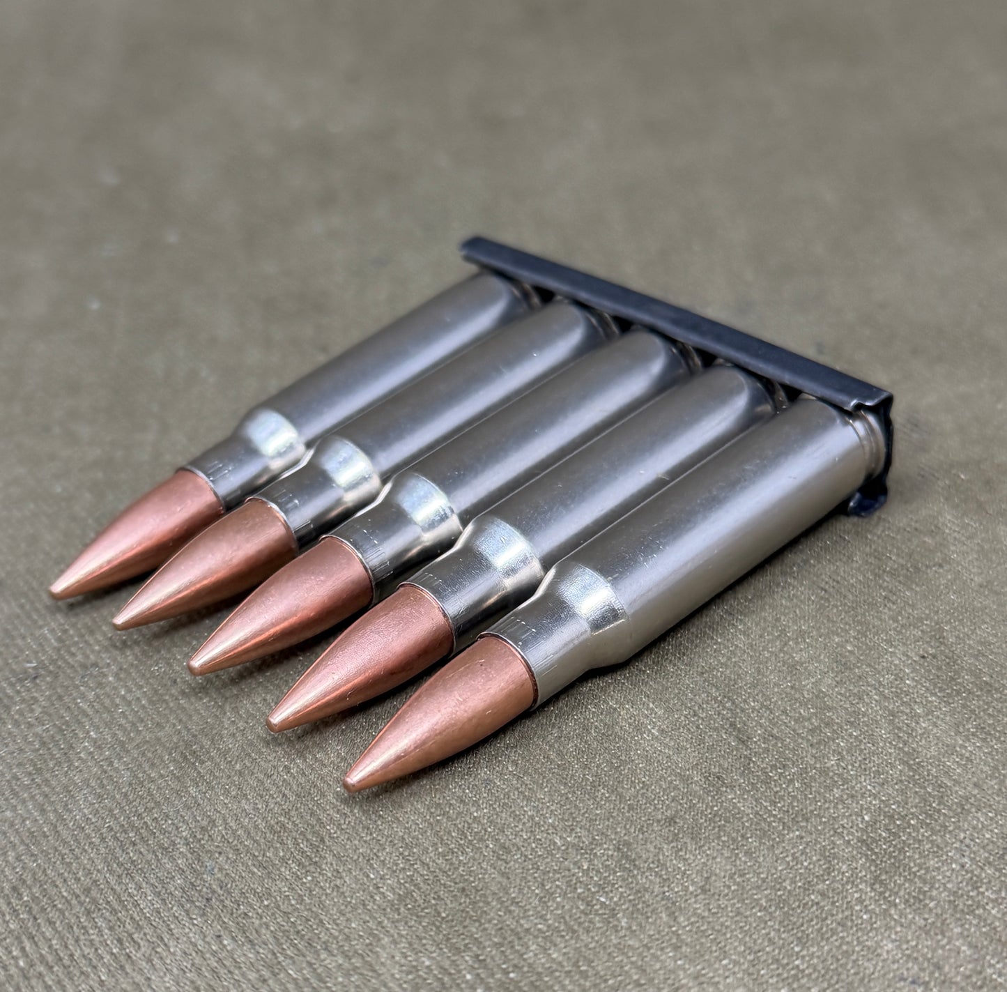 5 × Inert Chrome .308 / 7.62 NATO Cartridges on Stripper Clip – Display Set