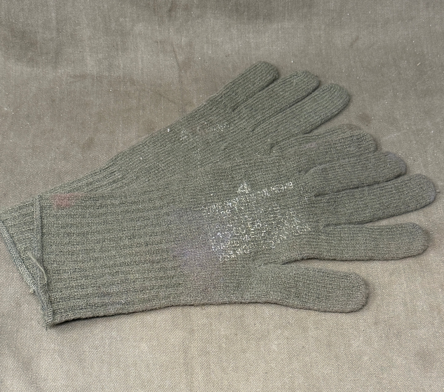 Original WWII British Army Khaki Wool Gloves – Knitted Issue Gloves Size 4 Large