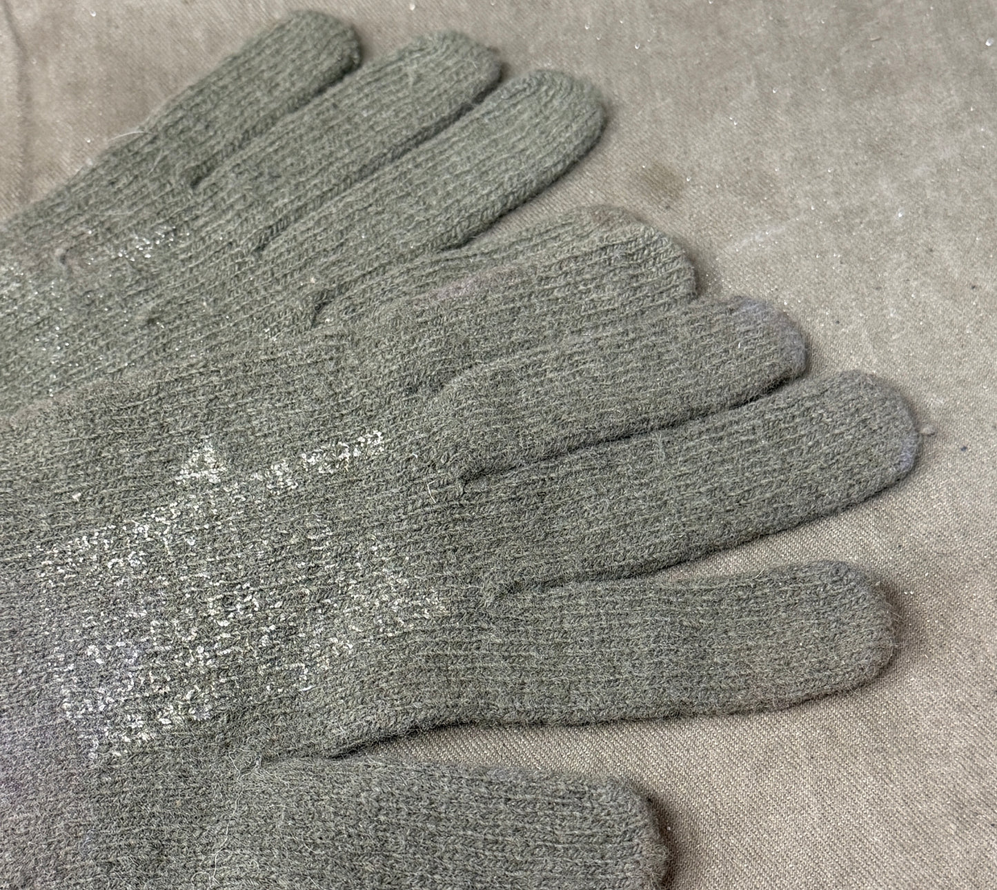 Original WWII British Army Khaki Wool Gloves – Knitted Issue Gloves Size 4 Large