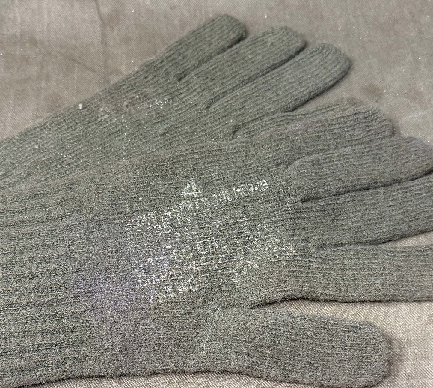 Original WWII British Army Khaki Wool Gloves – Knitted Issue Gloves Size 4 Large