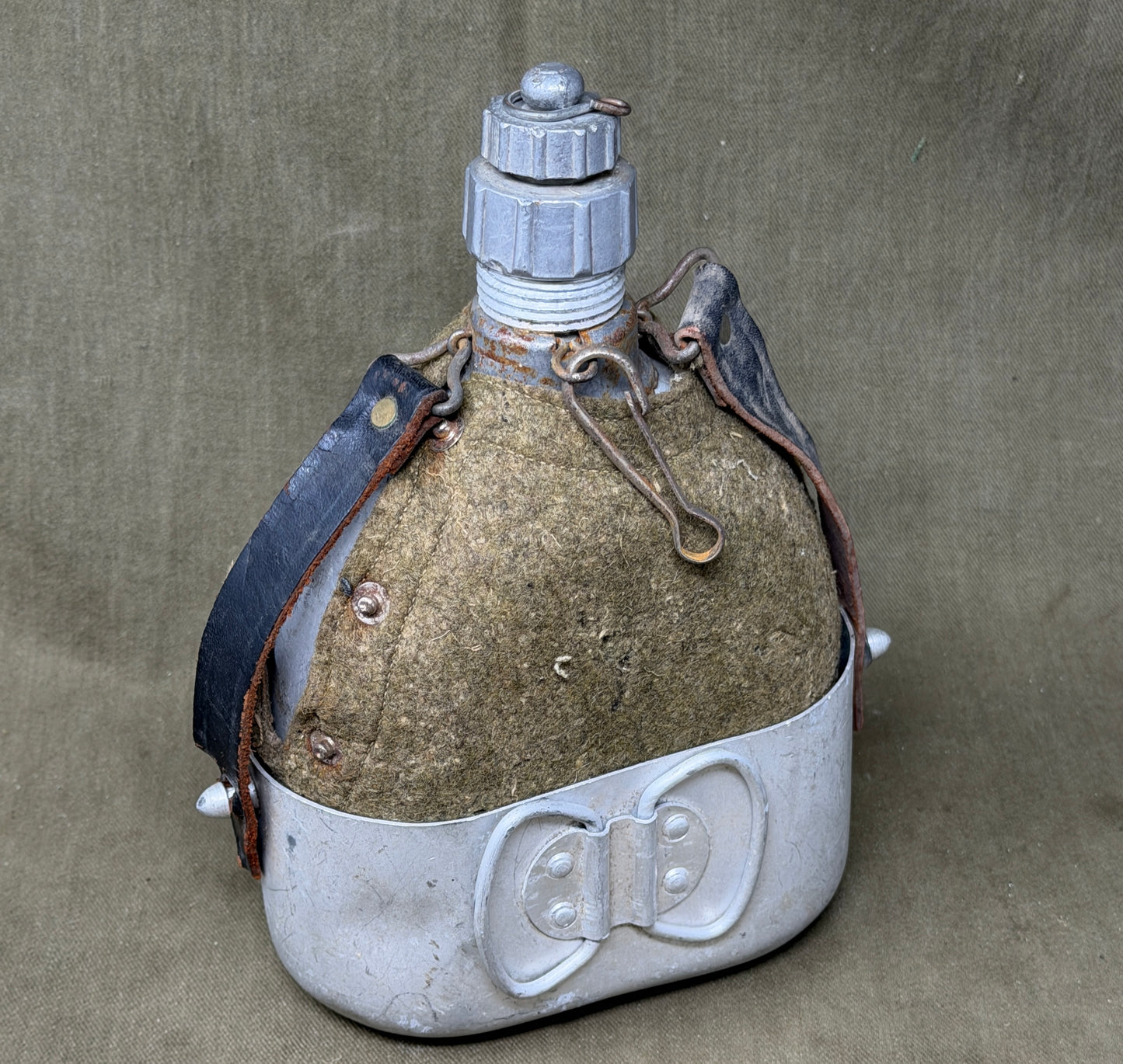 Original Spanish Army M1943 Canteen – Cantimplora Ejército Español M43
