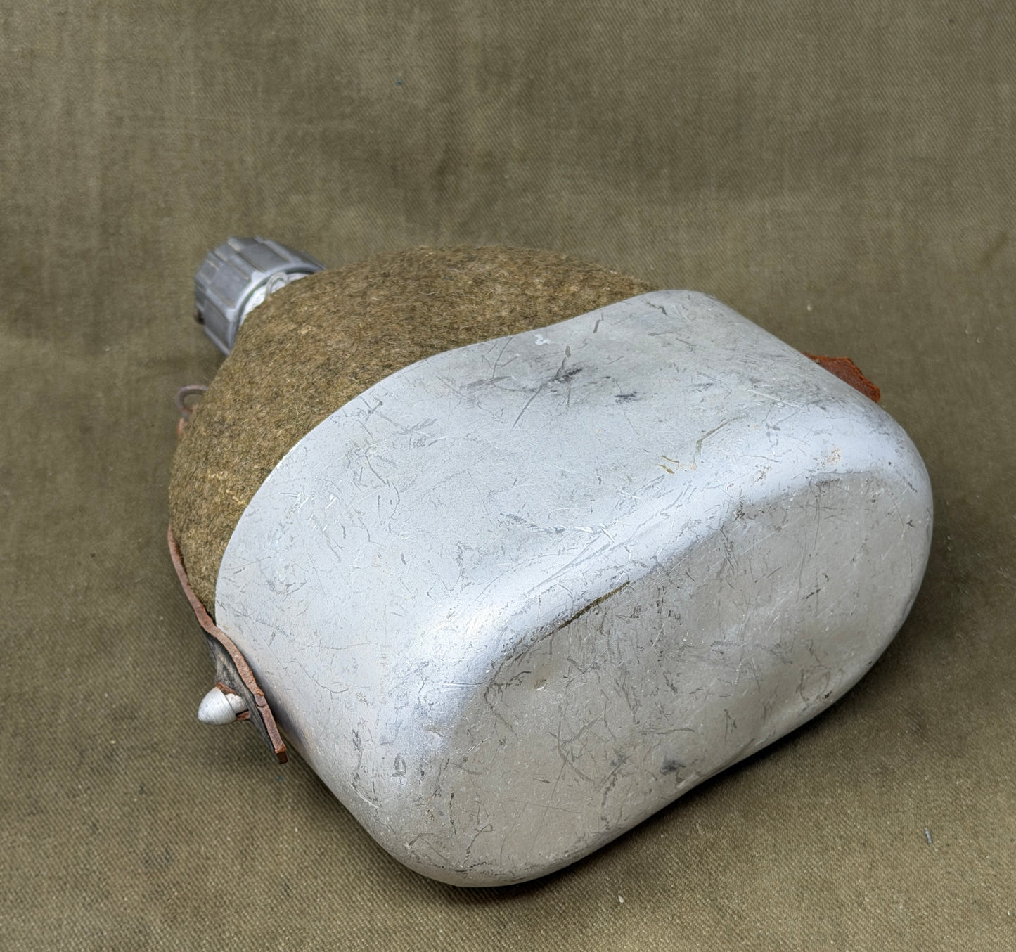 Original Spanish Army M1943 Canteen – Cantimplora Ejército Español M43