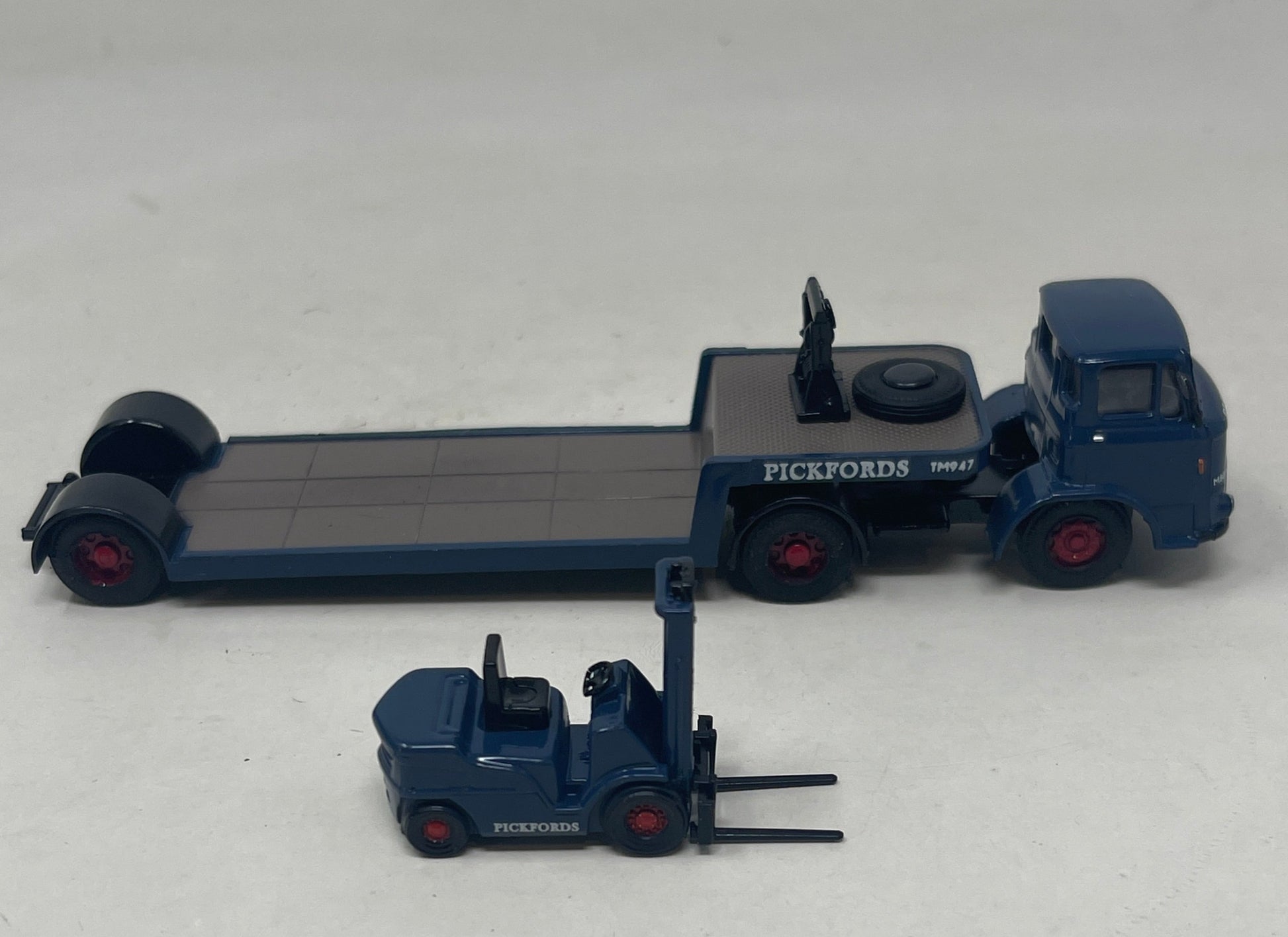 Base Toys DA27 Leyland Mastiff Low loader with forklift "Pickfords"