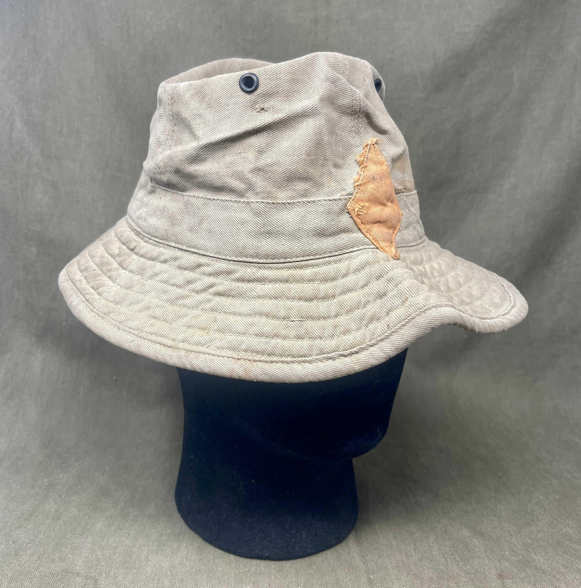 British  Army Khaki 1950's Jungle Hat with Unit Flash