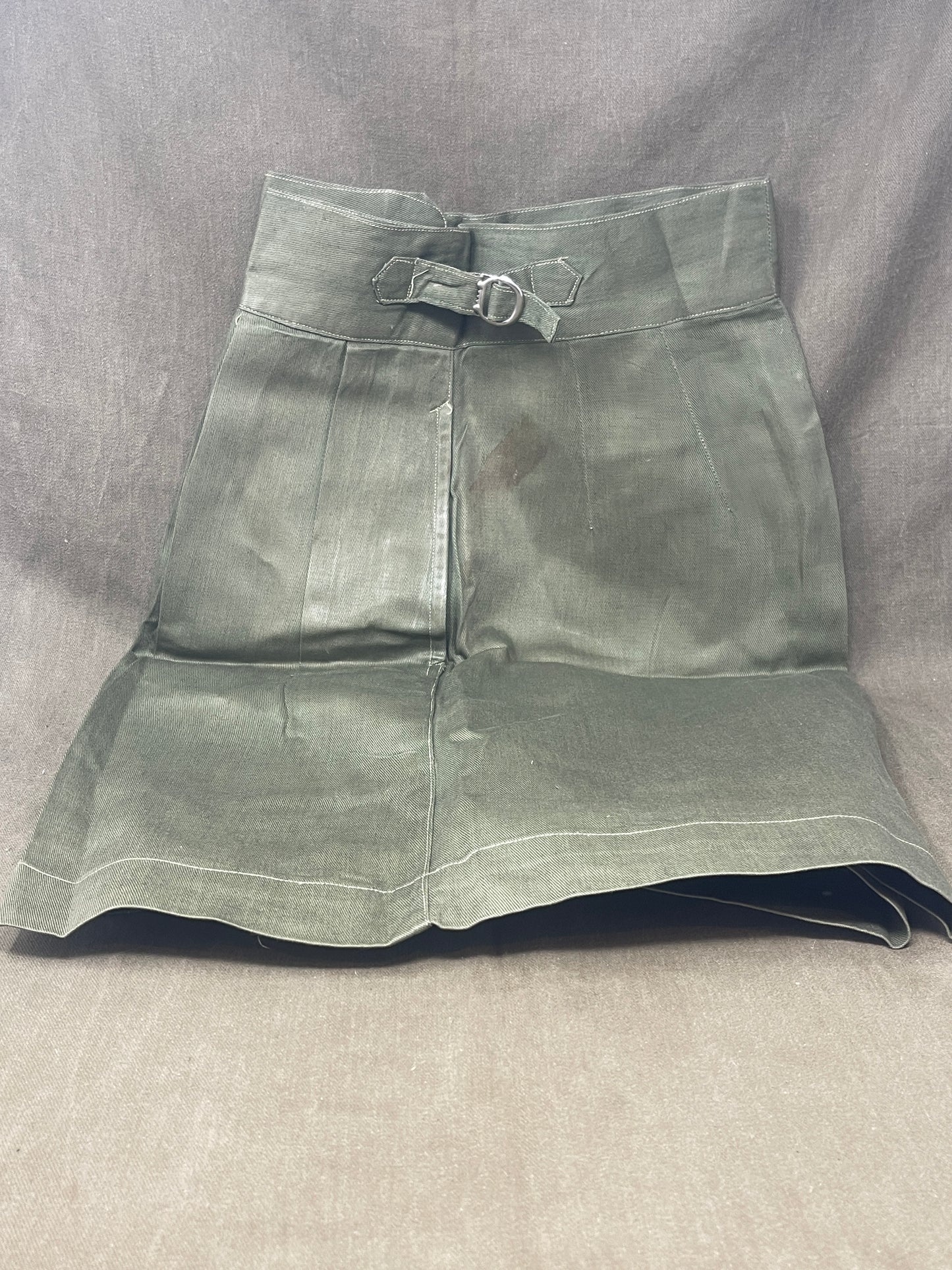 Original 1950s British Army Jungle Green shorts, locally made, Size 3 (30"-31" waist). Excellent condition with classic military design—ideal for collectors or re-enactors.