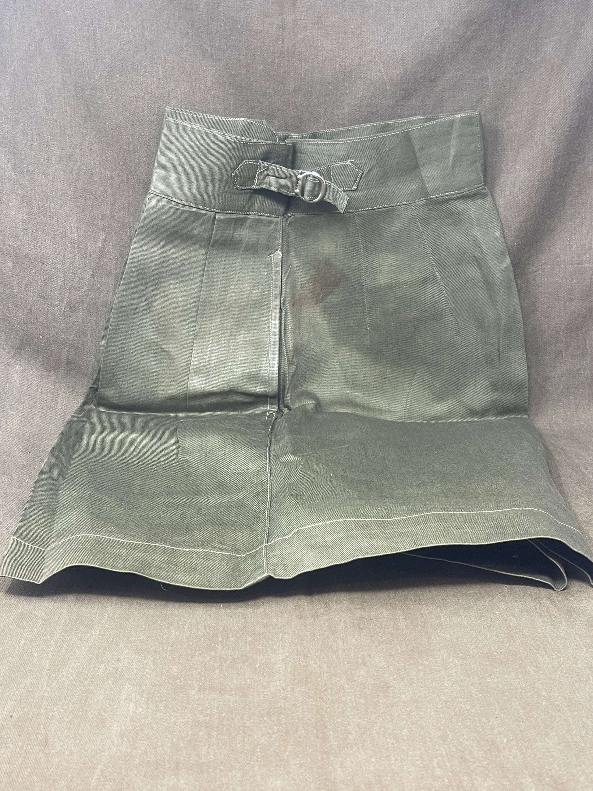 Original 1950s British Army Jungle Green shorts, locally made, Size 3 (30"-31" waist). Excellent condition with classic military design—ideal for collectors or re-enactors.