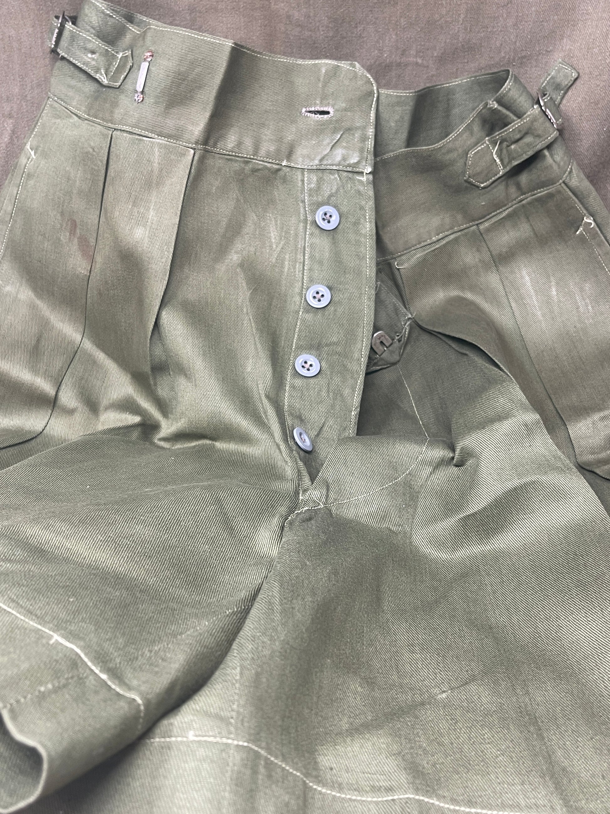 Original 1950s British Army Jungle Green shorts, locally made, Size 3 (30"-31" waist). Excellent condition with classic military design—ideal for collectors or re-enactors.