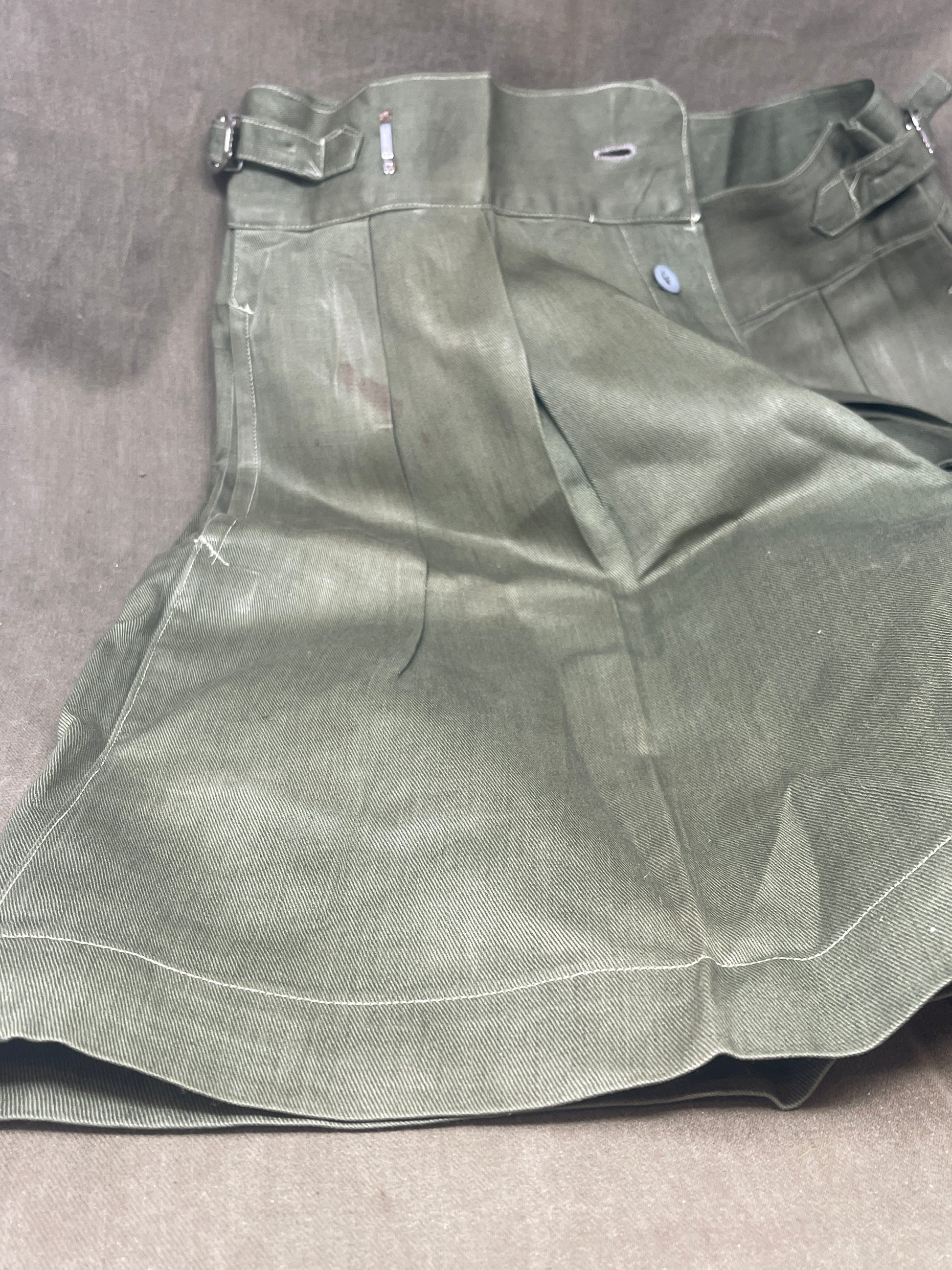 Original 1950s British Army Jungle Green shorts, locally made, Size 3 (30"-31" waist). Excellent condition with classic military design—ideal for collectors or re-enactors.