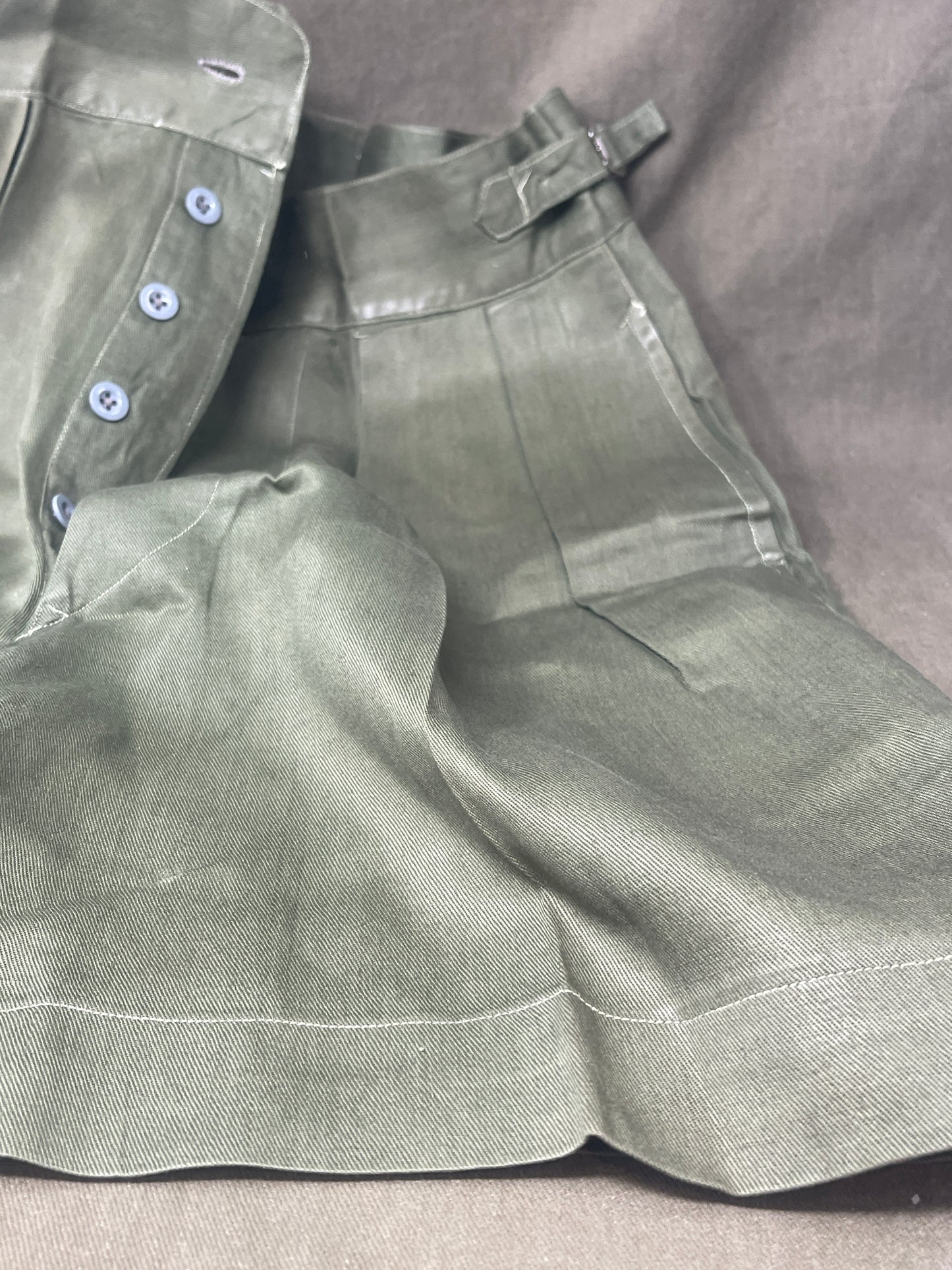 Original 1950s British Army Jungle Green shorts, locally made, Size 3 (30"-31" waist). Excellent condition with classic military design—ideal for collectors or re-enactors.
