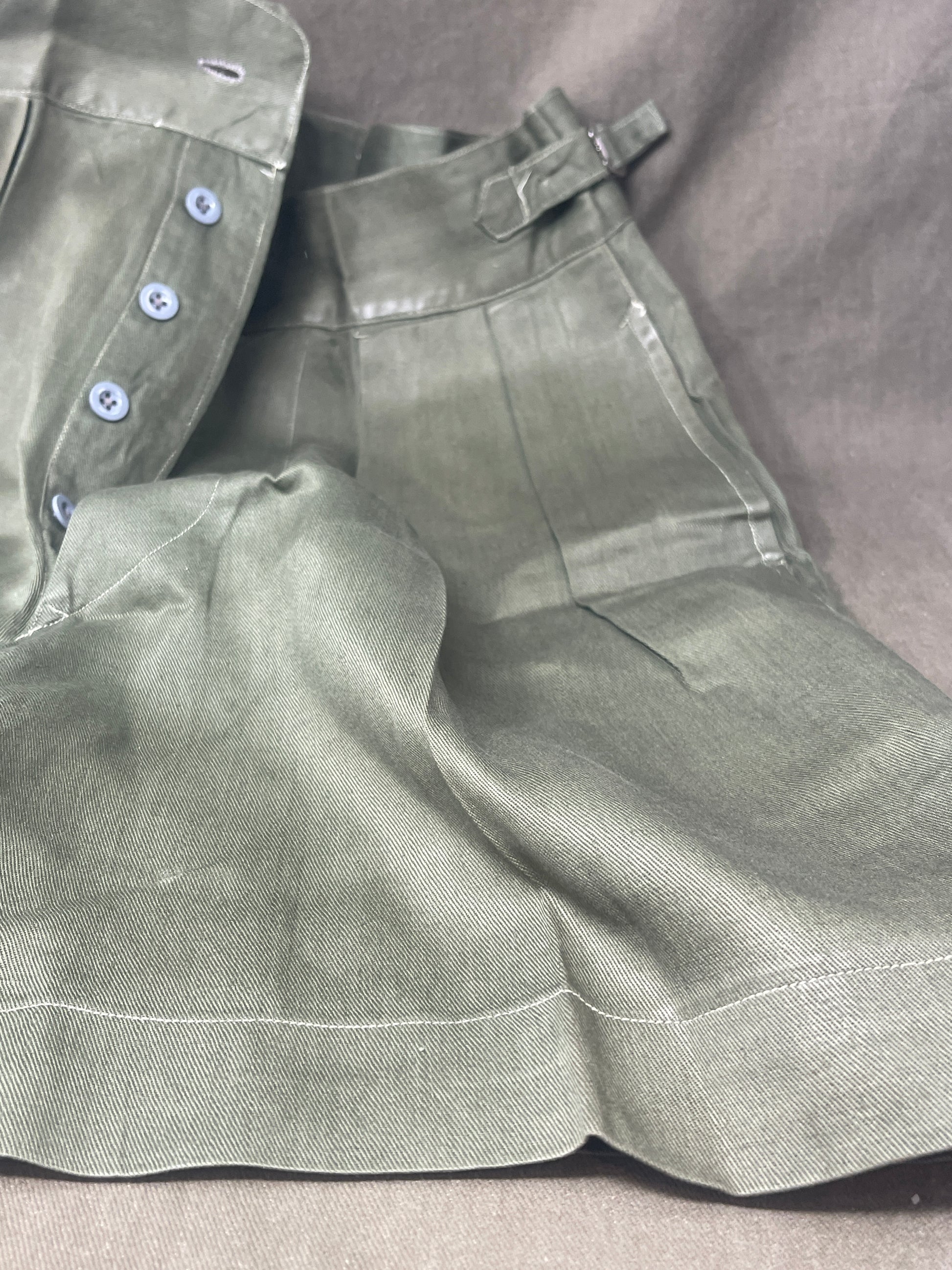Original 1950s British Army Jungle Green shorts, locally made, Size 3 (30"-31" waist). Excellent condition with classic military design—ideal for collectors or re-enactors.