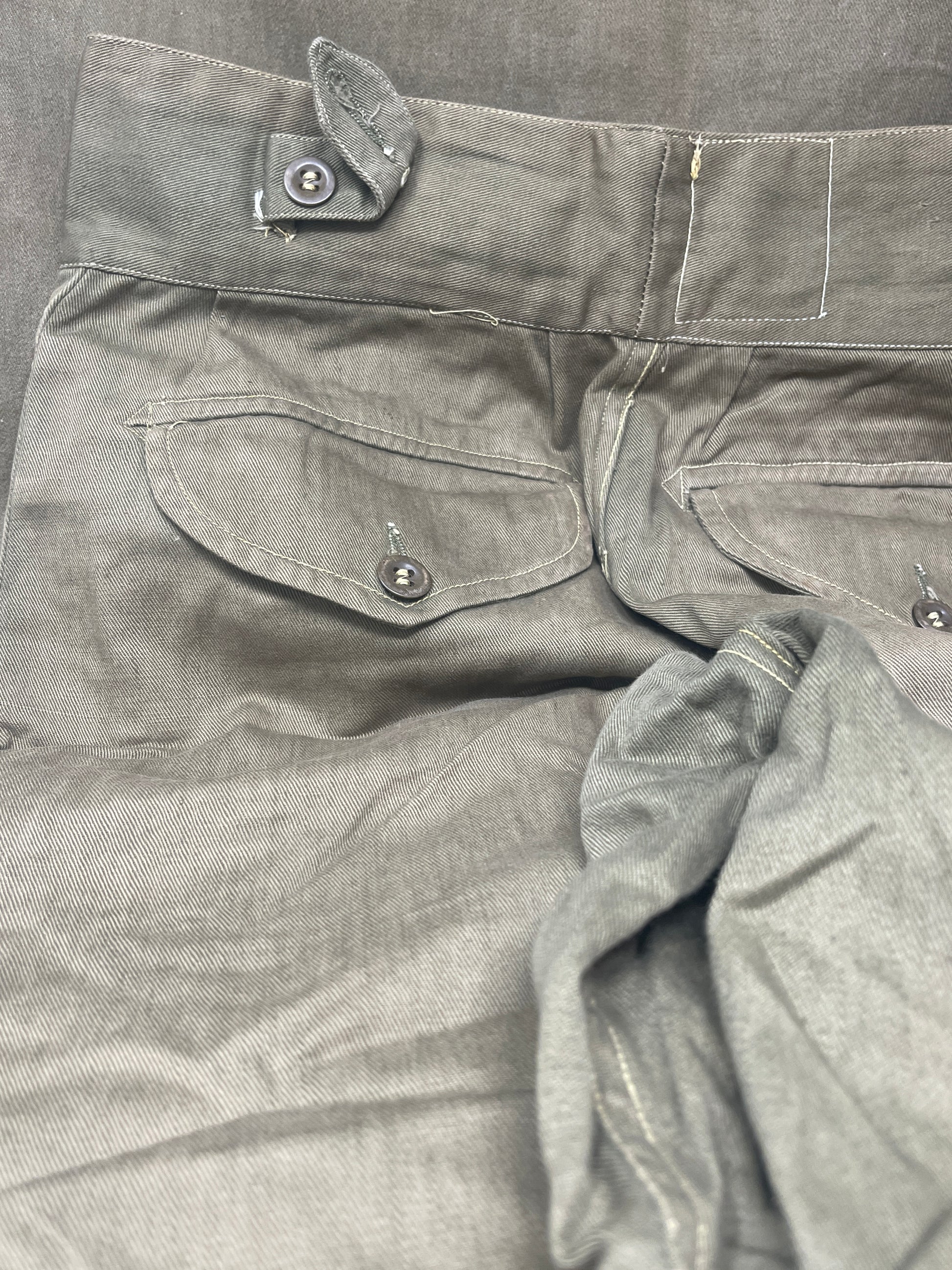 Original 1950s British Army Jungle Green shorts, locally made, Size 3 (30"-31" waist). Excellent condition with classic military design—ideal for collectors or re-enactors.