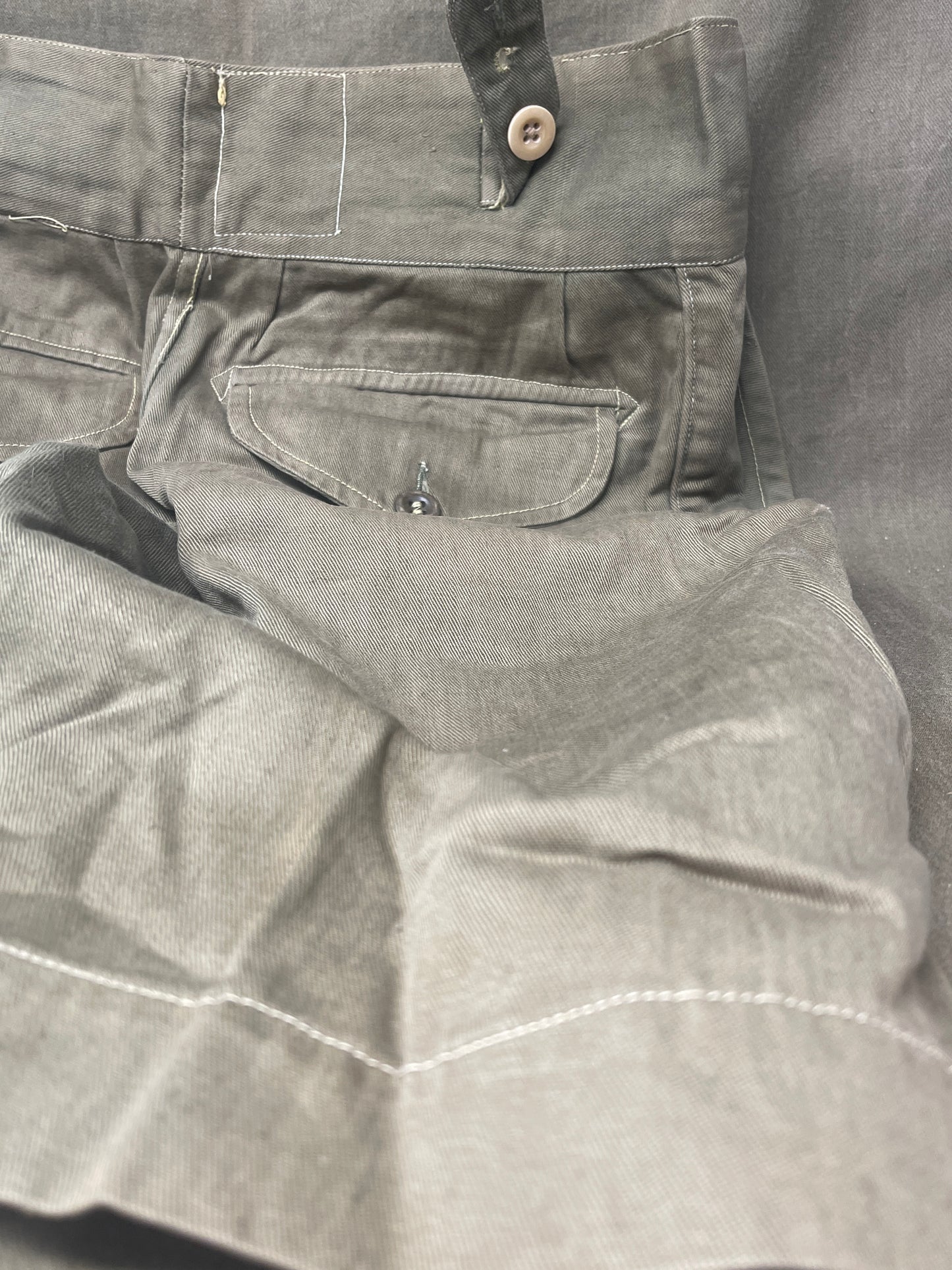 Original 1950s British Army Jungle Green shorts, locally made, Size 3 (30"-31" waist). Excellent condition with classic military design—ideal for collectors or re-enactors.