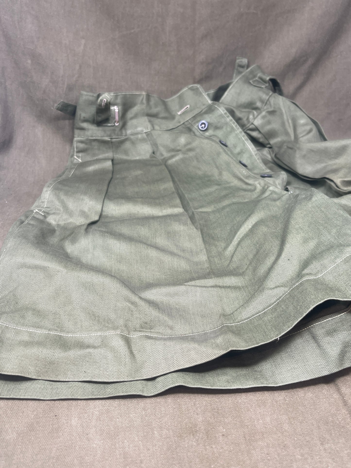 Original 1950s British Army Jungle Green shorts, locally made, Size 3 (30"-31" waist). Excellent condition with classic military design—ideal for collectors or re-enactors.