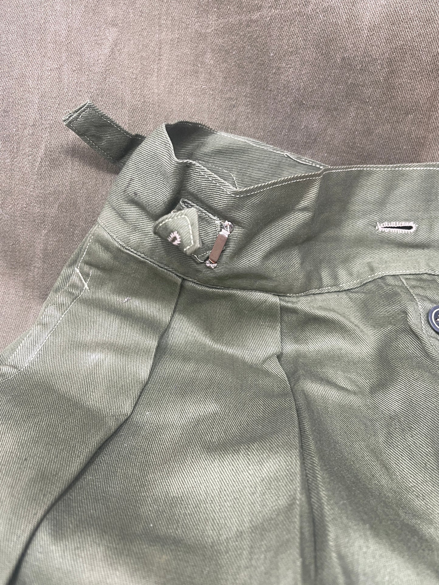 Original 1950s British Army Jungle Green shorts, locally made, Size 3 (30"-31" waist). Excellent condition with classic military design—ideal for collectors or re-enactors.
