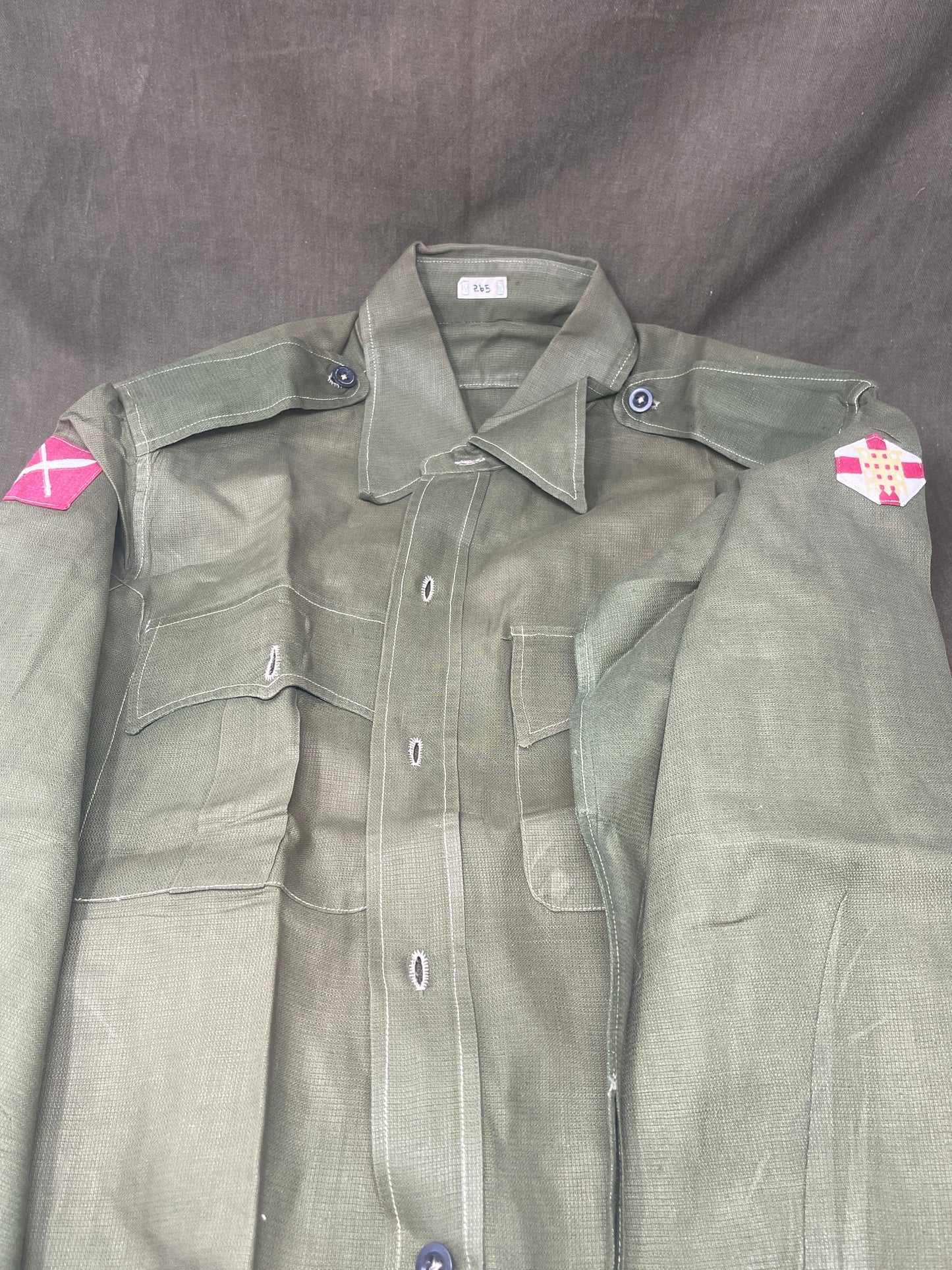 1950s British Army Jungle Green Shirt/Jacket – 48th Gurkha Division & Home Counties Brigade Badges (37–39" Chest)