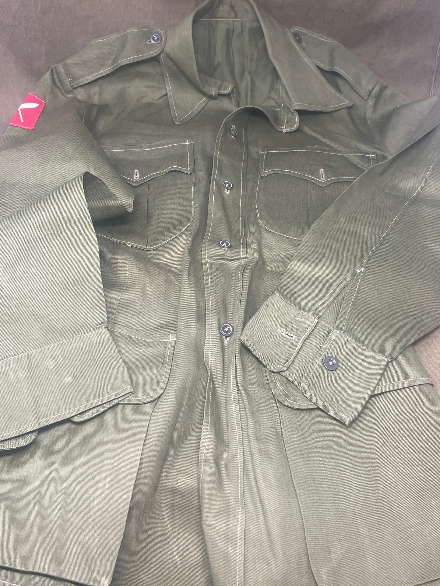 1950s British Army Jungle Green Shirt/Jacket – 48th Gurkha Division & Home Counties Brigade Badges (37–39" Chest)