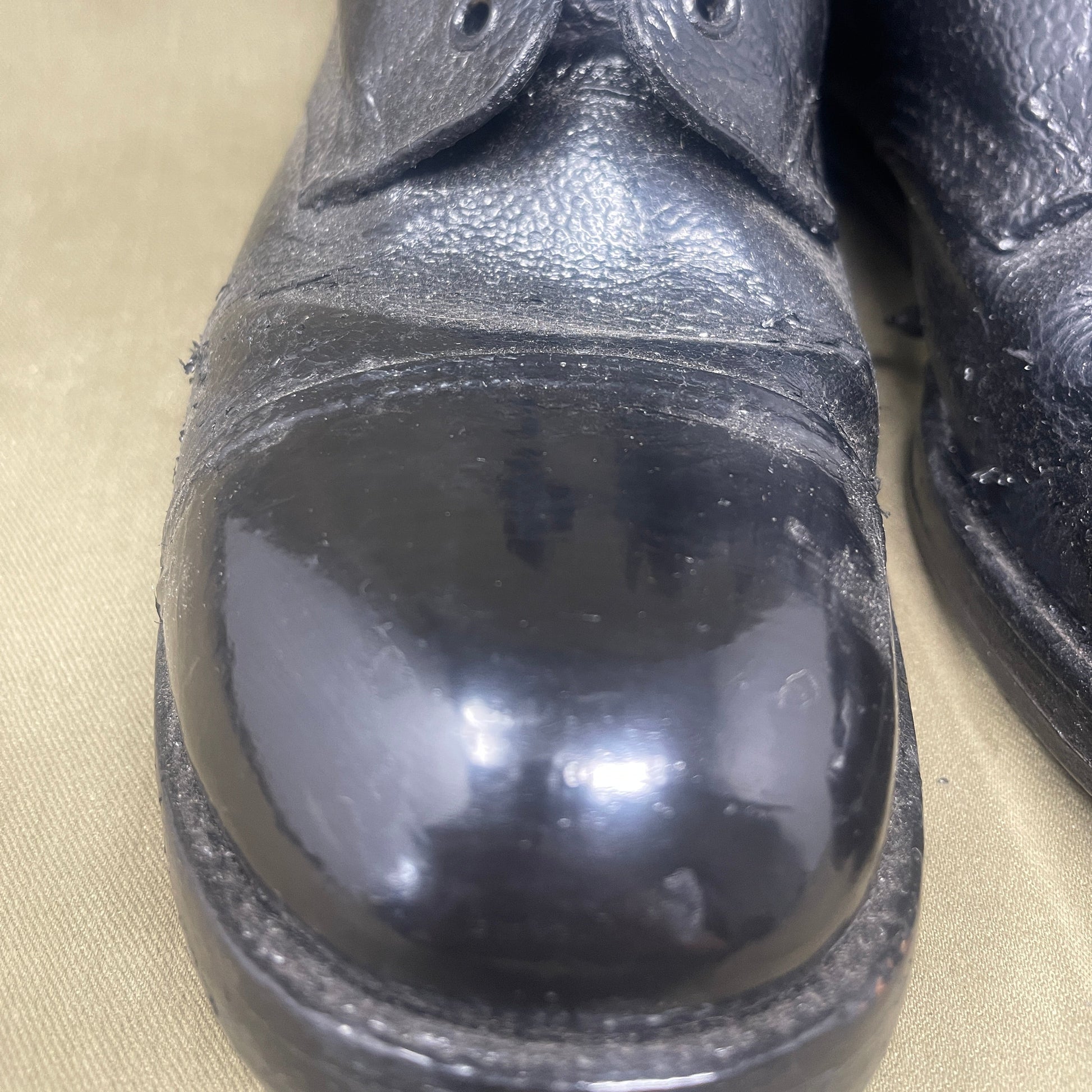 Original British Army Size 9 Pair of 1982 Dated  Ammo Boots