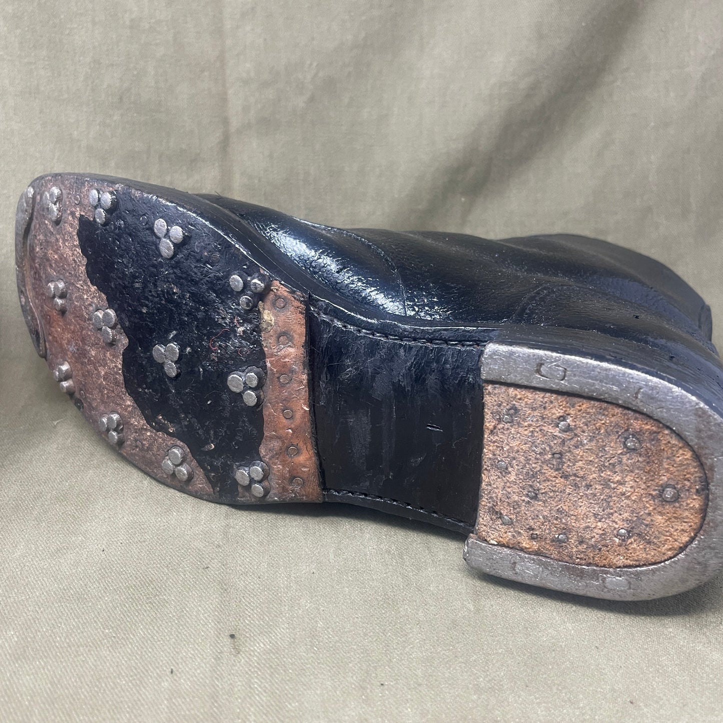 Original British Army Size 9 Pair of 1982 Dated  Ammo Boots