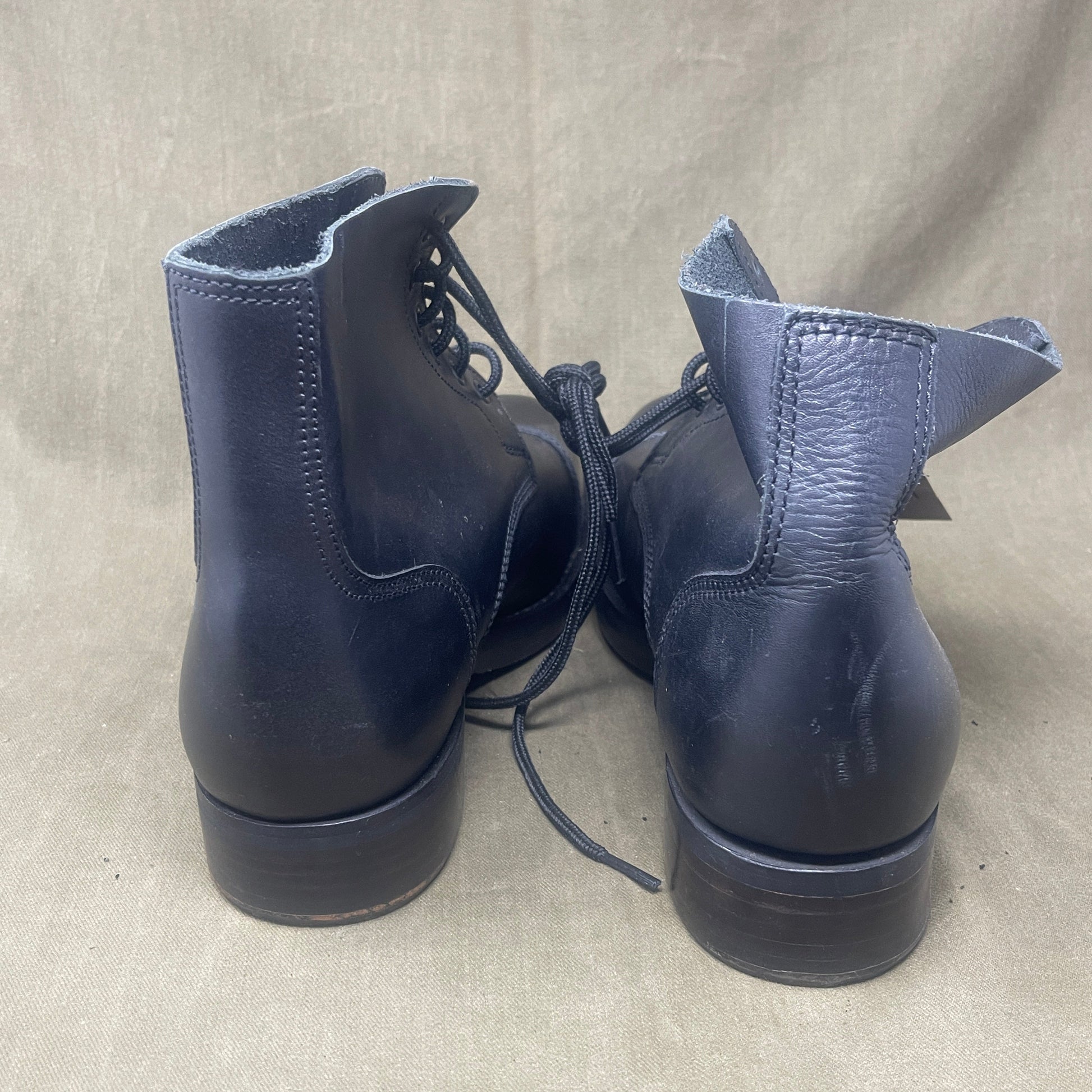 Original British Army Size 9 Pair of 1982 Dated  Ammo Boots