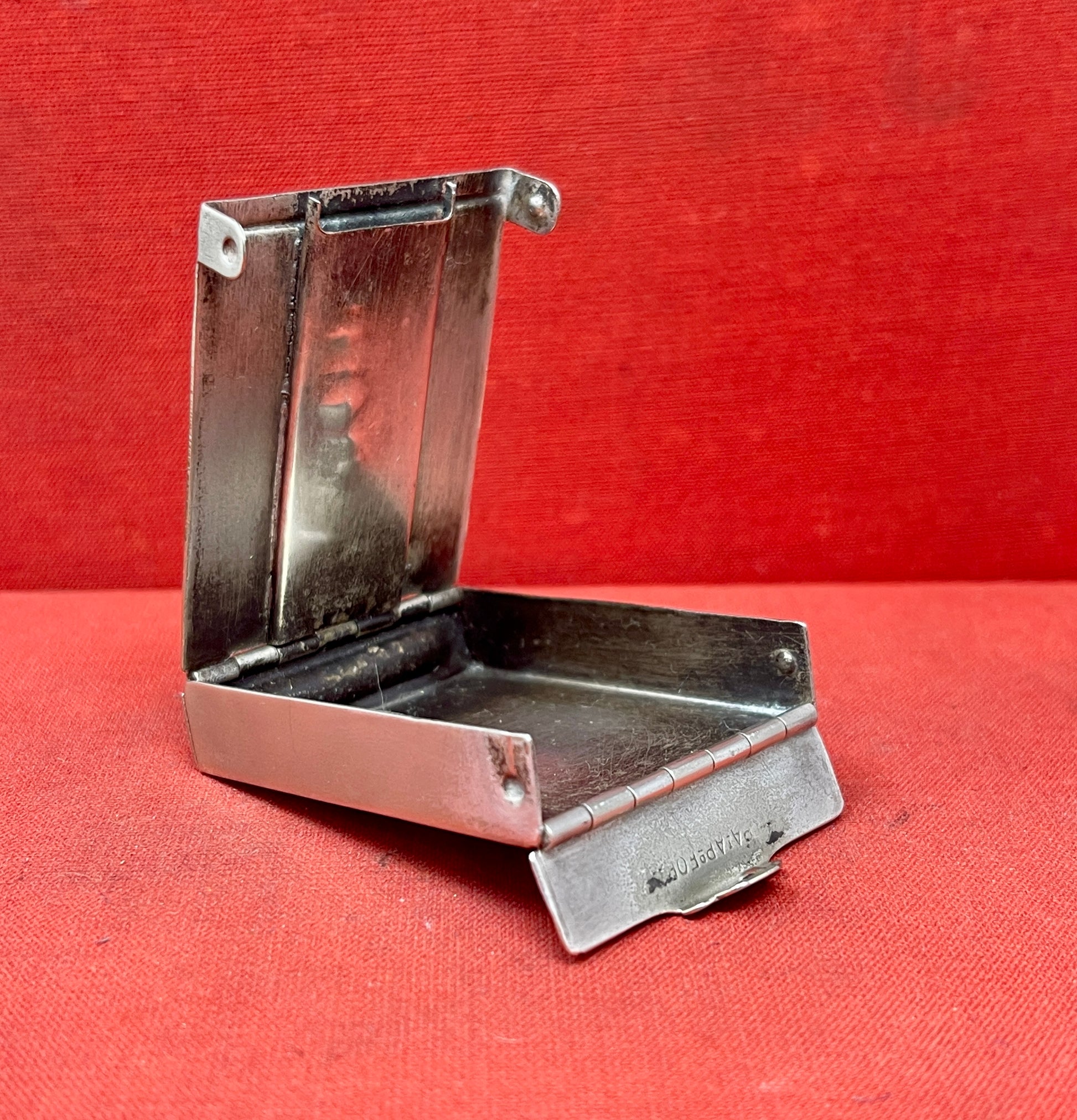 Add a touch of vintage charm to your collection with this original British brass hinged match holder, dating to the 1920s. Crafted from solid brass with a warm aged patina, it features a hinged lid and internal compartment designed to keep matches dry and ready for use. Compact and practical, it would have been a common pocket or travel item in the early 20th century. Ideal for collectors of antique smoking accessories, vintage EDC items, or brassware. A beautiful and functional relic from post-WWI Britain,