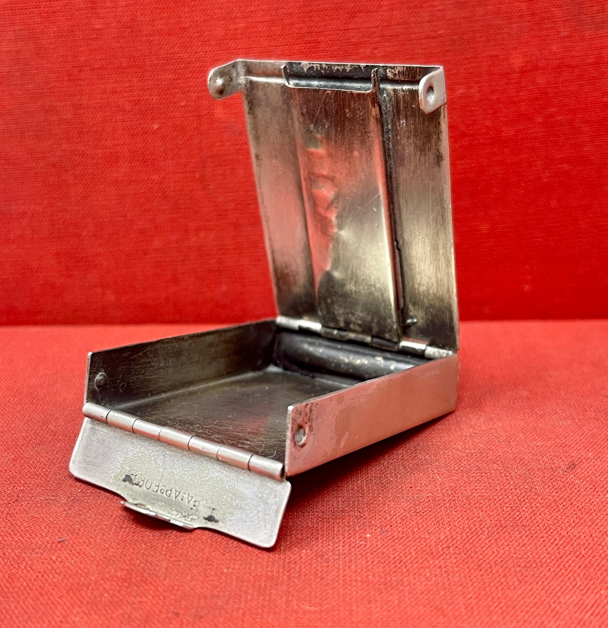 Add a touch of vintage charm to your collection with this original British brass hinged match holder, dating to the 1920s. Crafted from solid brass with a warm aged patina, it features a hinged lid and internal compartment designed to keep matches dry and ready for use. Compact and practical, it would have been a common pocket or travel item in the early 20th century. Ideal for collectors of antique smoking accessories, vintage EDC items, or brassware. A beautiful and functional relic from post-WWI Britain,