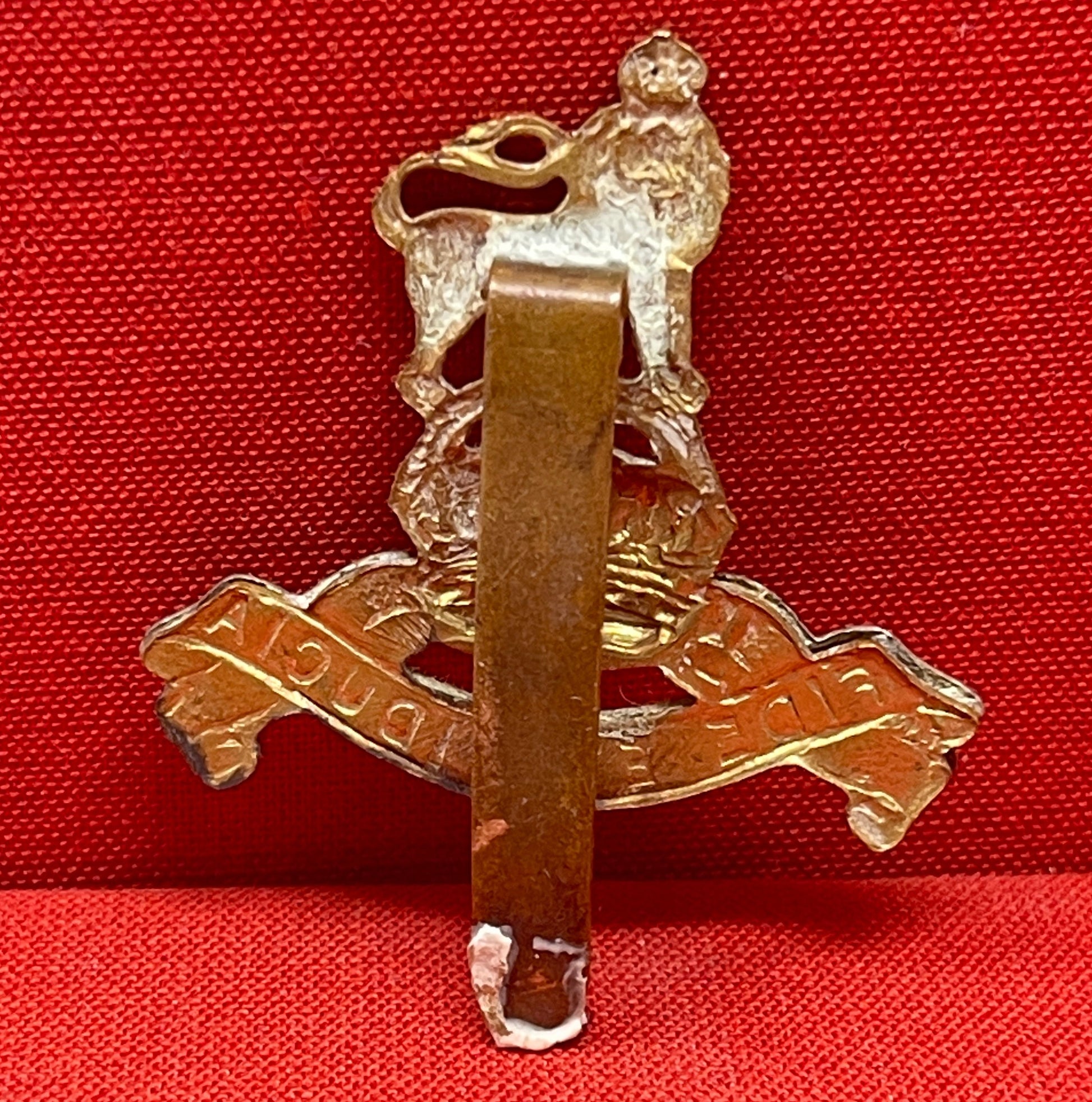 WW1 WW2 Royal Army Pay Corp Cap Badge