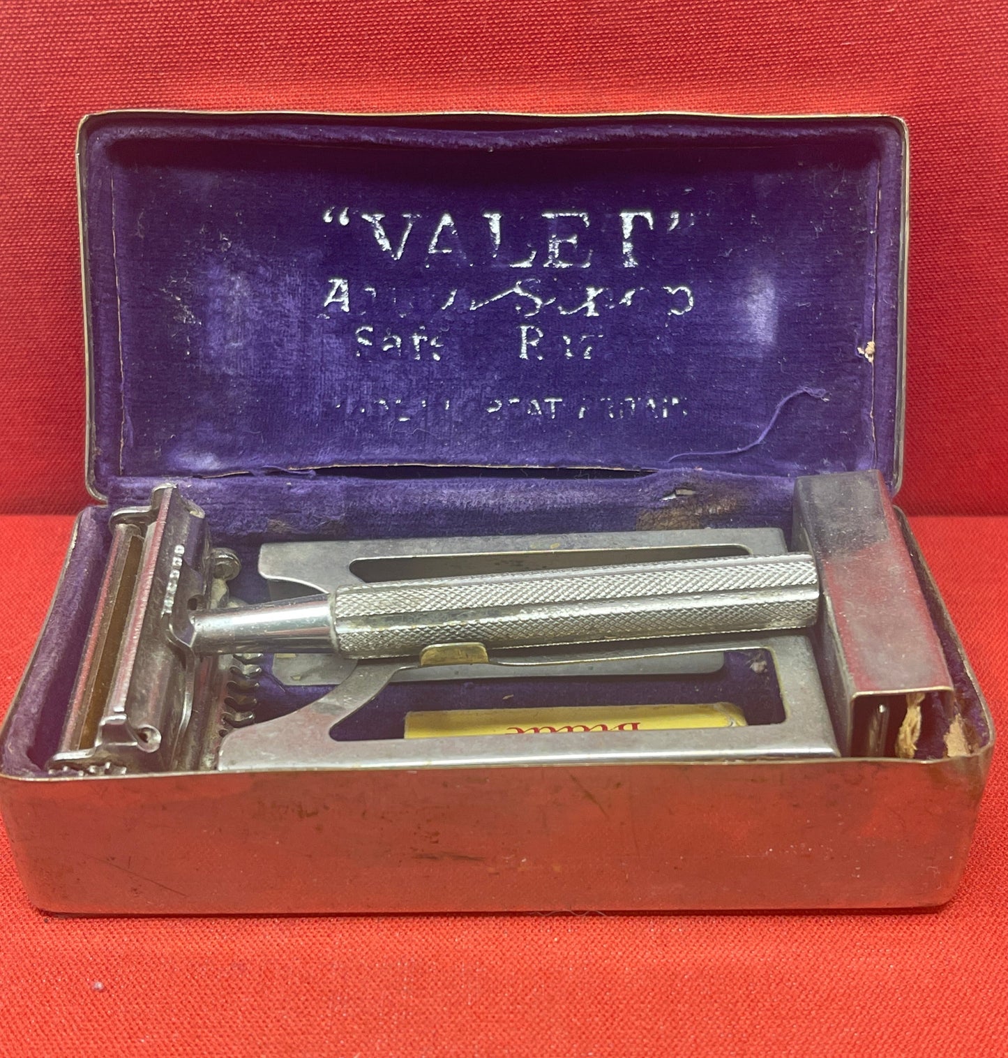 Vintage Valet Auto-Strop Razor with blades