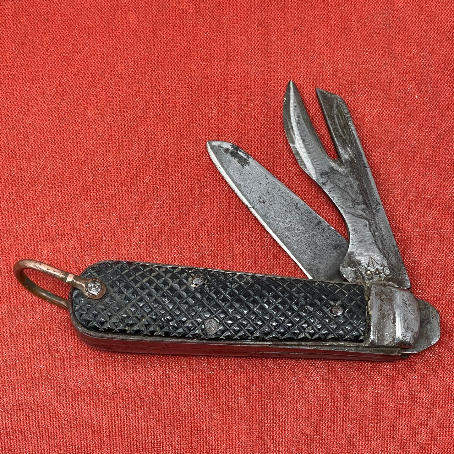 A nice example of a British Jack Knife, dated 1940  The blades are in good condition, the chequered Bakelite grip is intact and all the blades lock and close as they should. The steel can opener is in good condition