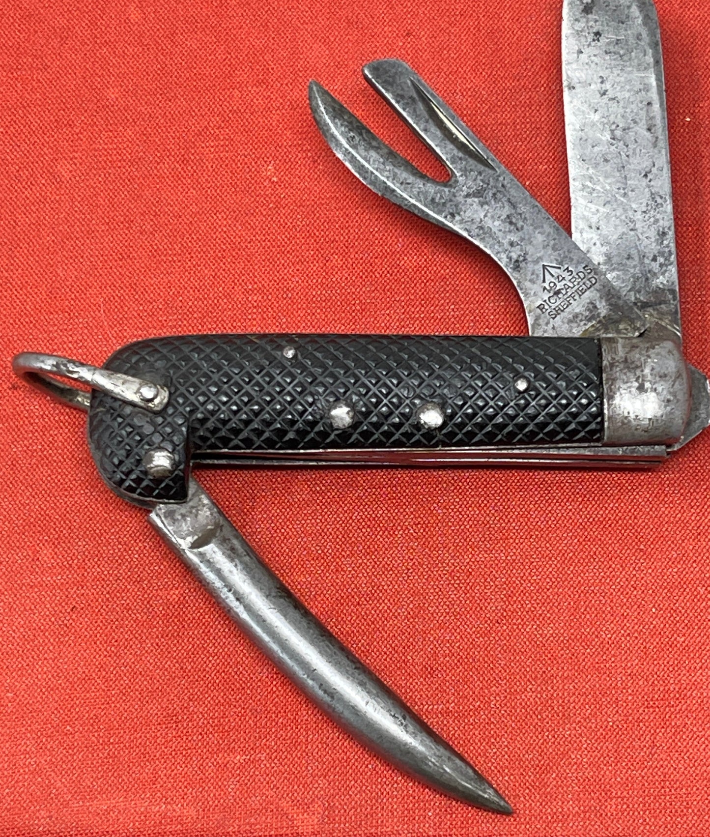 A nice example of a British Jack Knife, Dated 1943 Manufactured in Sheffield by Richards. A genuine antique that is in great condition for its age The blades are in good condition, the chequered Bakelite grip is intact and all the blades lock and close as they should. The steel can opener is in good condition along with the spike. This knife