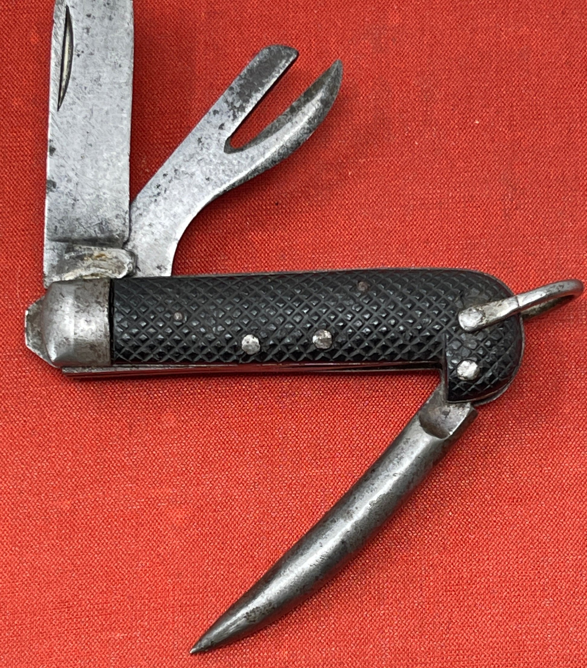 A nice example of a British Jack Knife, Dated 1943 Manufactured in Sheffield by Richards. A genuine antique that is in great condition for its age The blades are in good condition, the chequered Bakelite grip is intact and all the blades lock and close as they should. The steel can opener is in good condition along with the spike. This knife