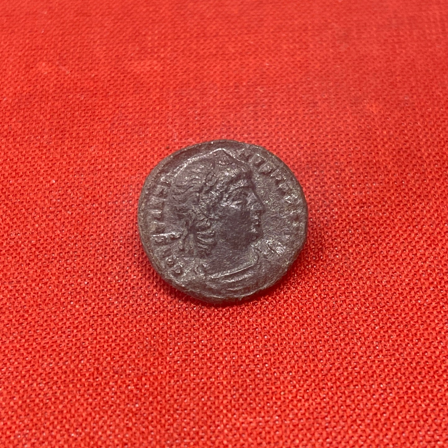 Roman Empire, Constantine I AE Follis (AD 307-337) / Two Soldiers