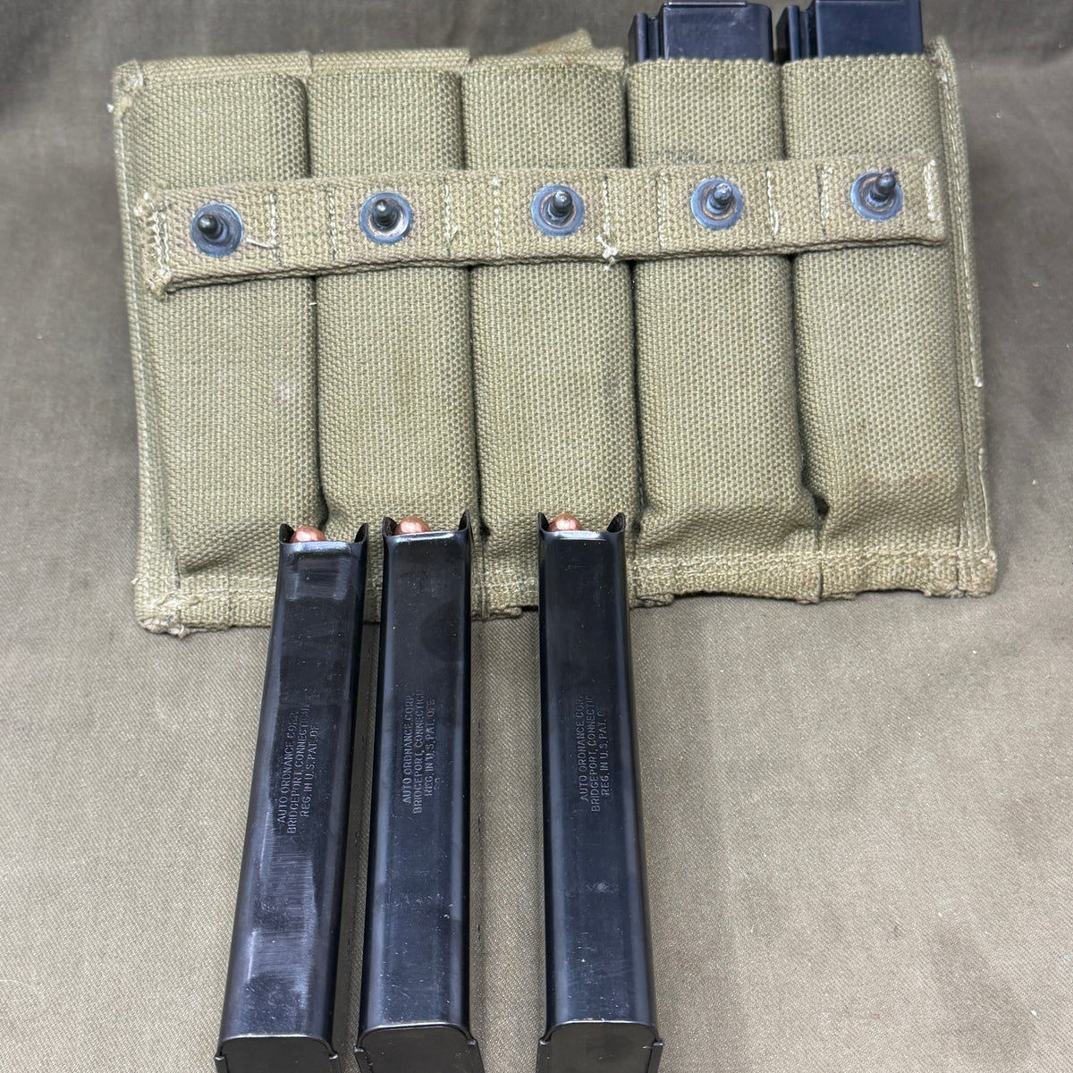 Original WW2 US Thompson SMG Magazine Set – 5 × Auto-Ordnance 20-Round Magazines, US Pouch & 100 x Inert .45 ACP Rounds fitted with INERT primers.