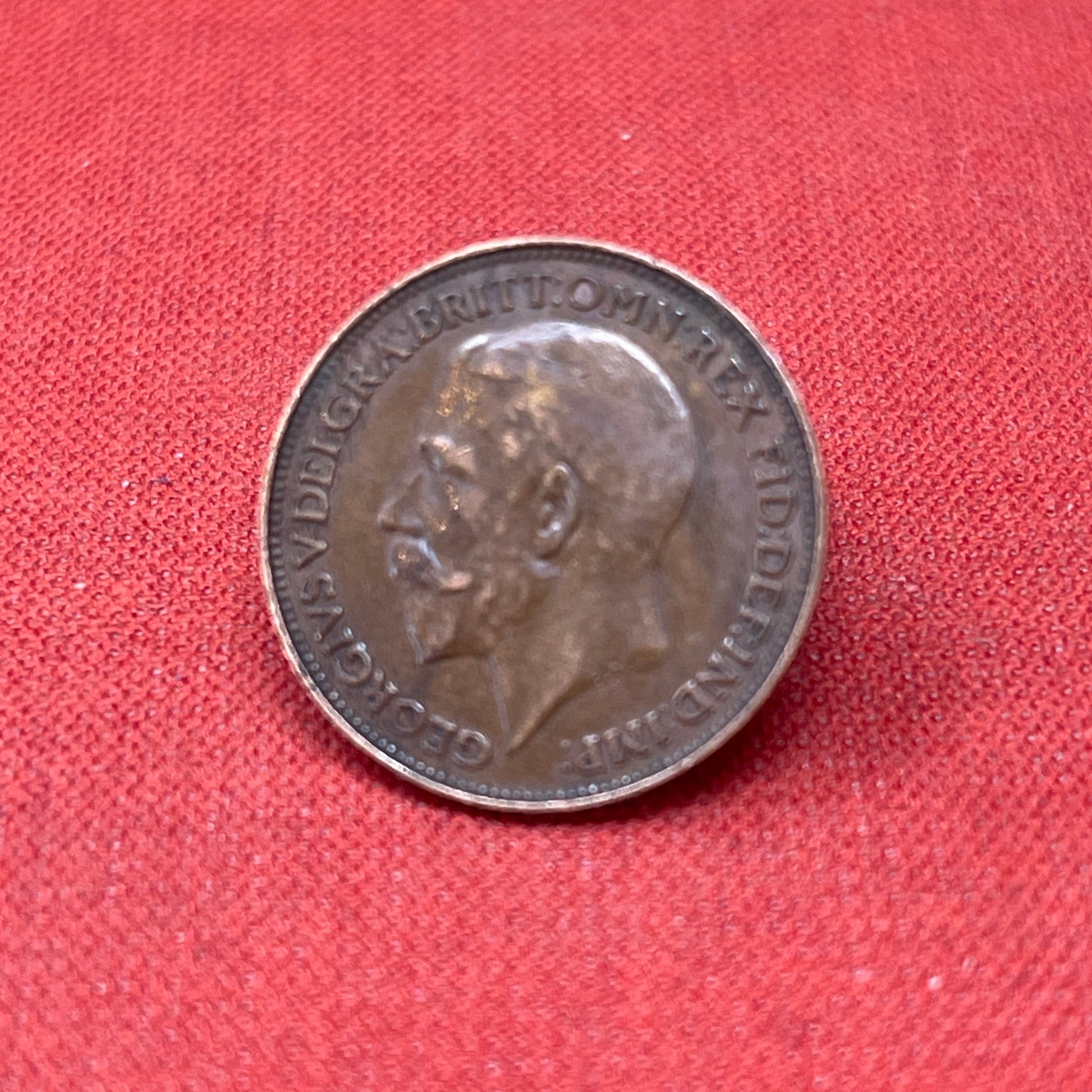Discover the King George V Farthing, minted from 1911 to 1936. Featuring the iconic Britannia design and King George V's portrait, these historic bronze coins are perfect for collectors and history enthusiasts.