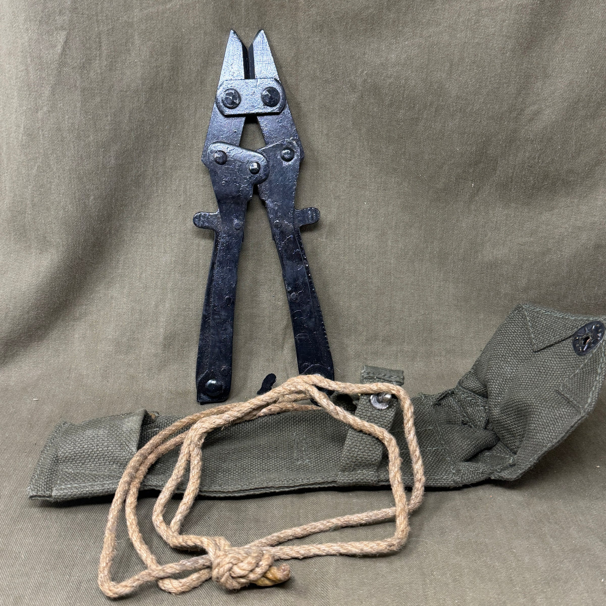 Original British Army Folding Wire Cutters – Mk I Pattern – Webbing Carrier & Lanyard