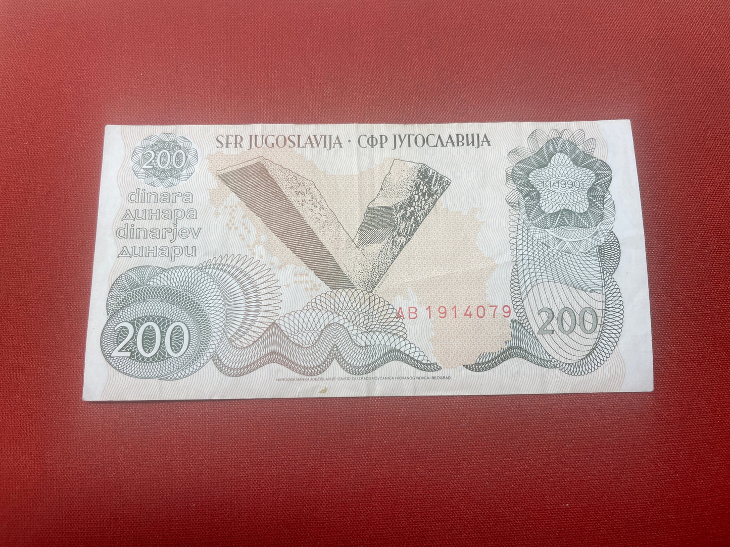 Socialist Republic of Yugoslavia 1963 - 1992 200 Dinara 200 Yun Serial AB1914079